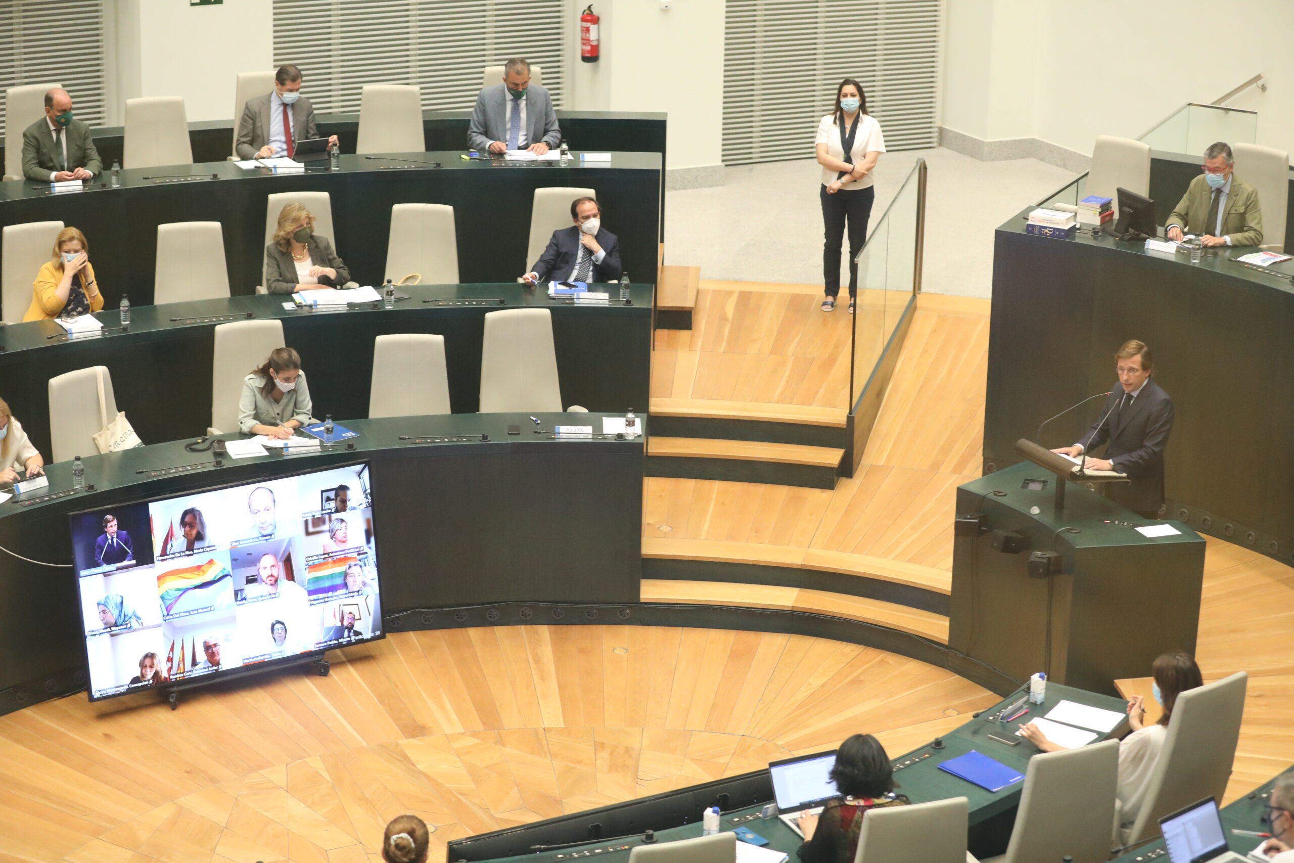 Almeida se compromete a “seguir construyendo una ciudad mejor con su mejor activo, los madrileños”