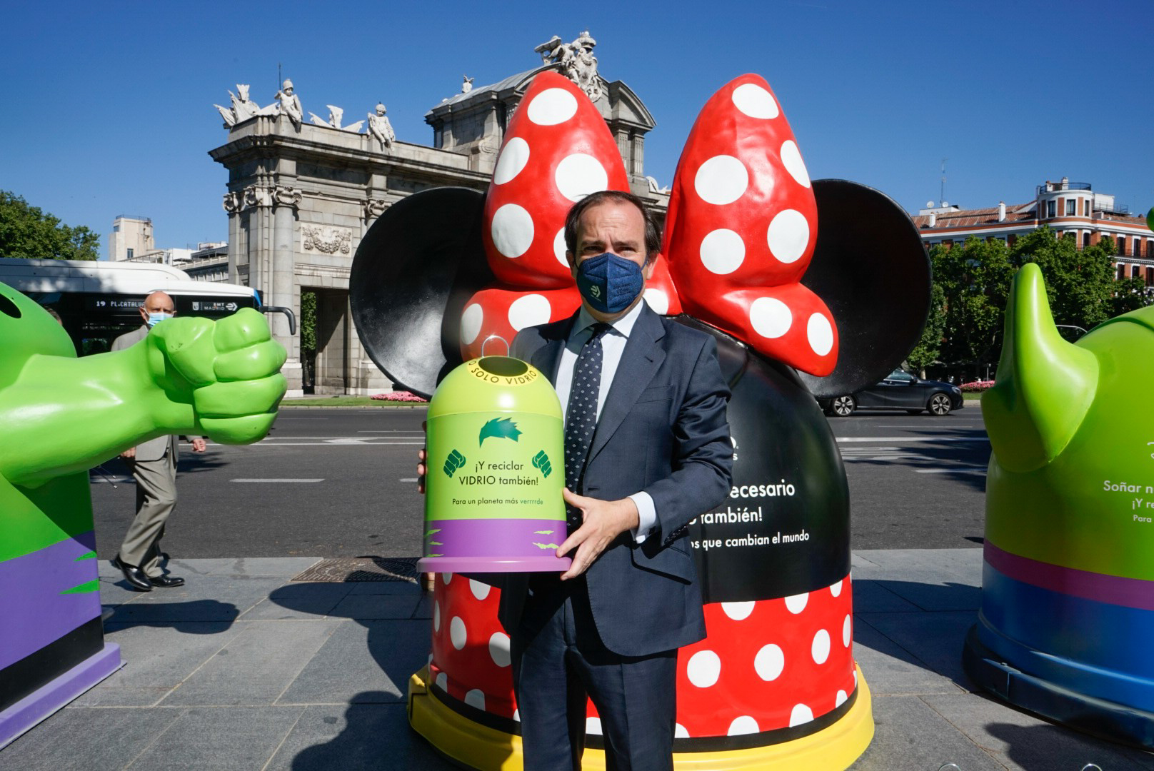 Carabante presenta la nueva campaña municipal para concienciar de la necesidad de reciclar vidrio