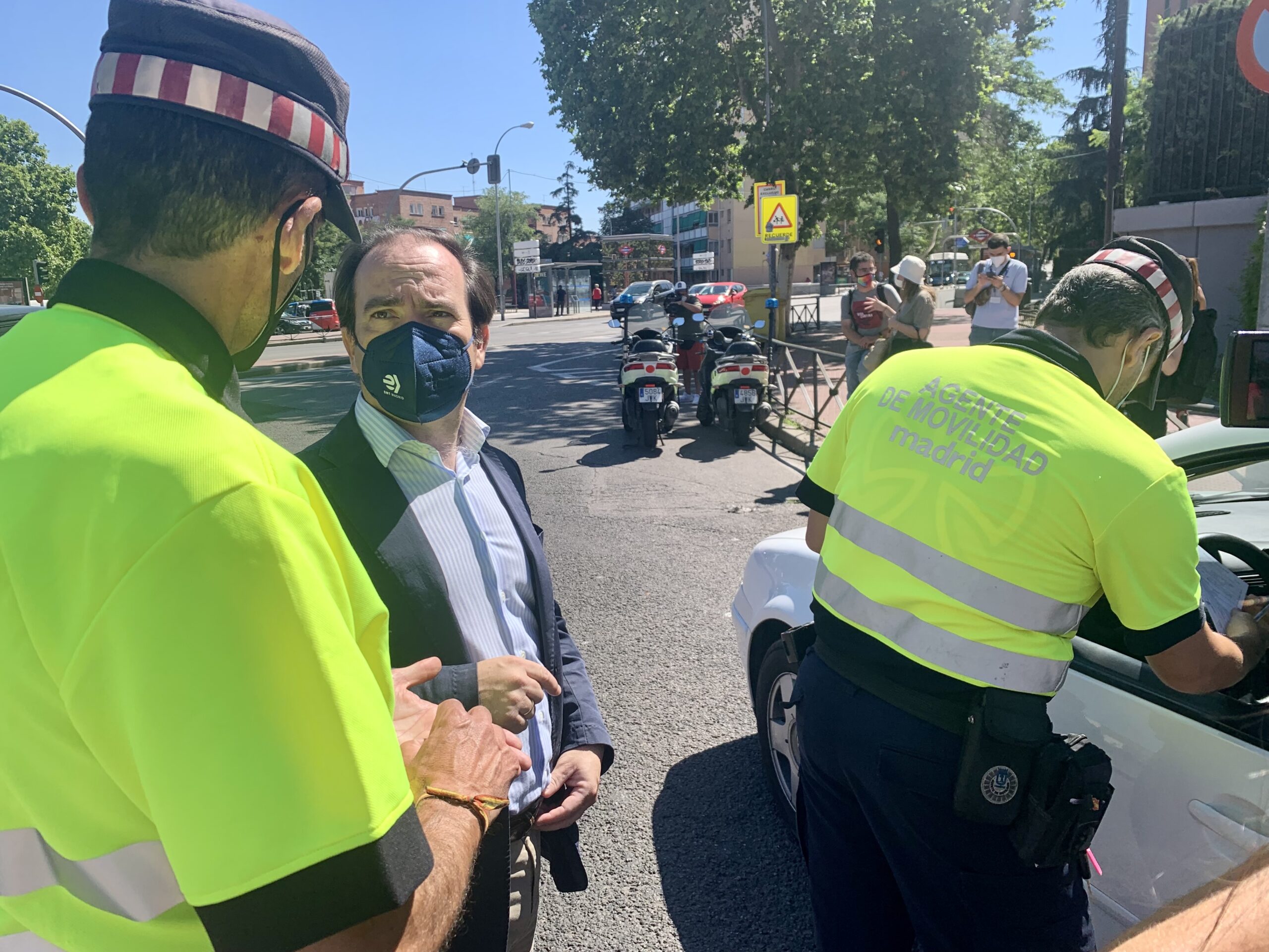 Los agentes de movilidad vigilarán a diario los ‘malos humos’ de los vehículos