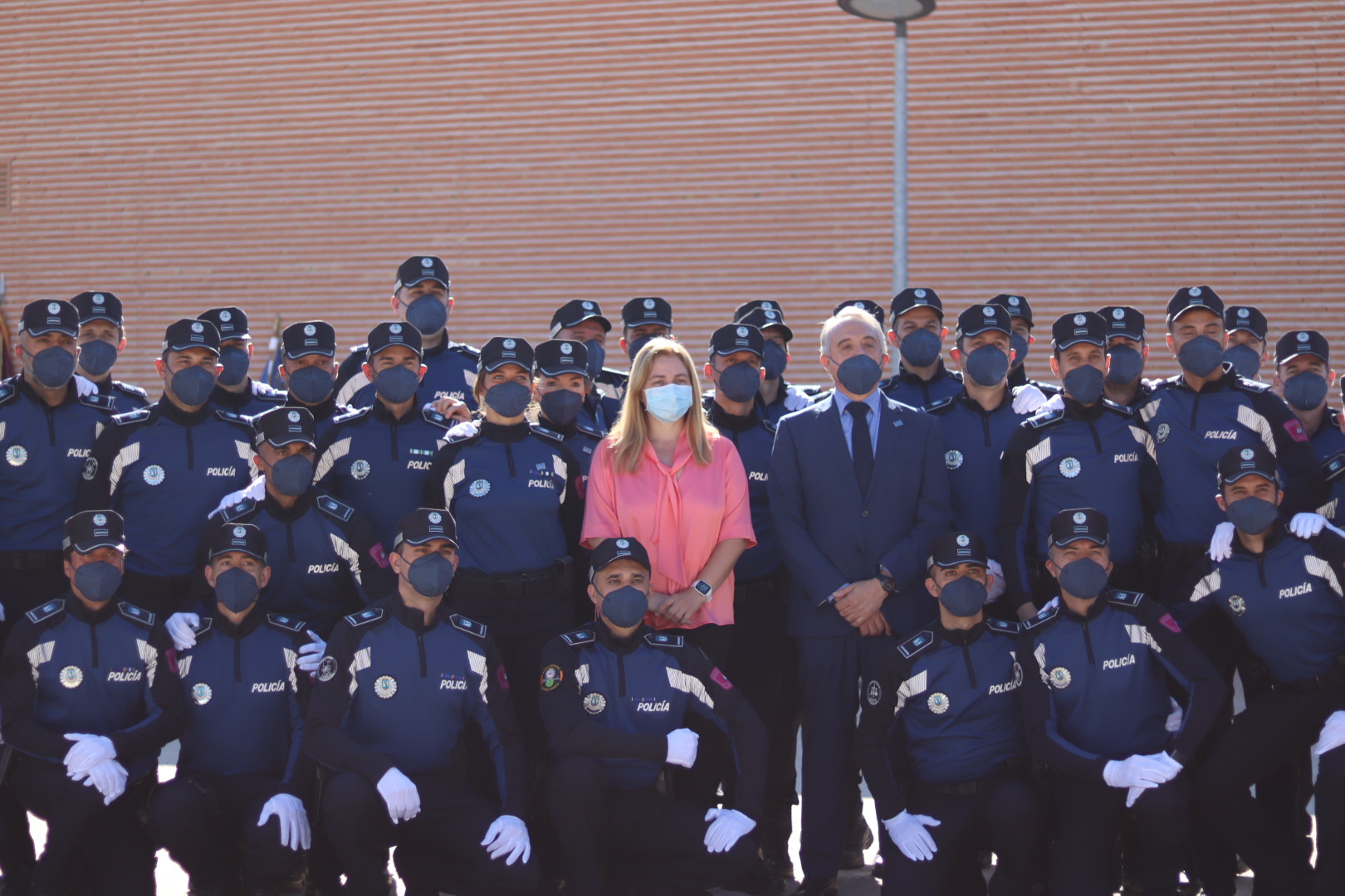 Sanz preside la entrega de despachos a la XIII promoción de ascenso a oficiales de la Policía Municipal