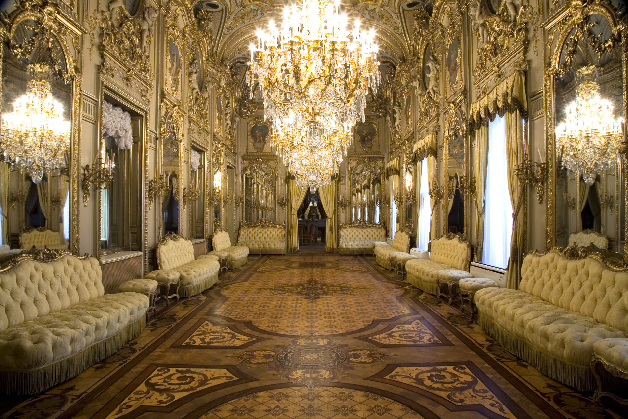 Veranos de la Villa homenajea a los grandes maestros de la moda española