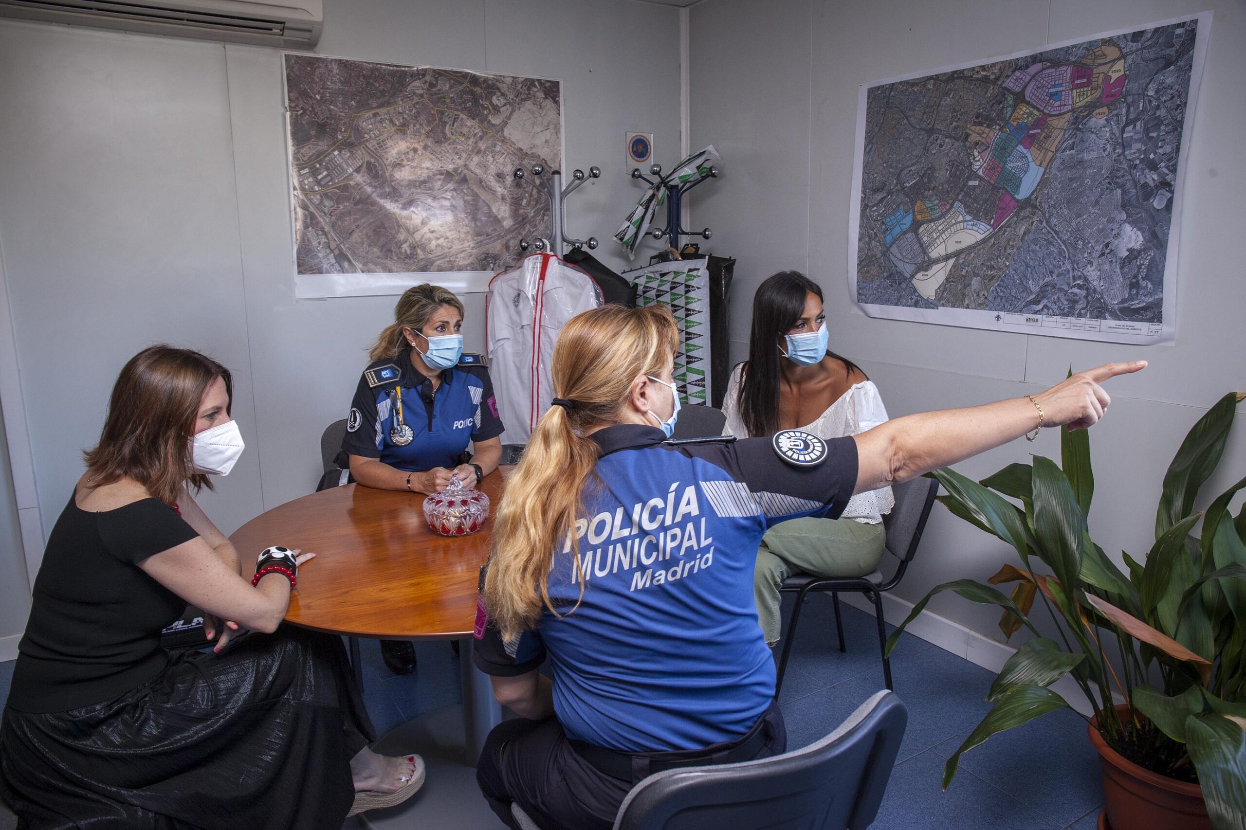 Villacís visita la Unidad Integral de la Policía Municipal de Villa de Vallecas