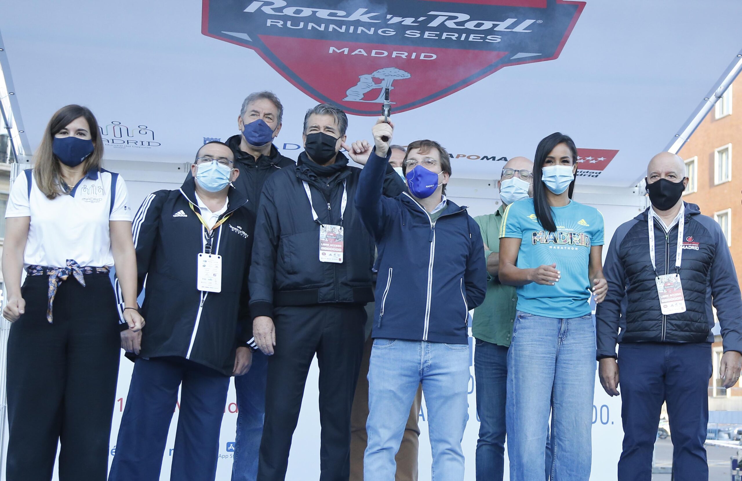 Almeida da la salida a la 43ª Maratón de Madrid