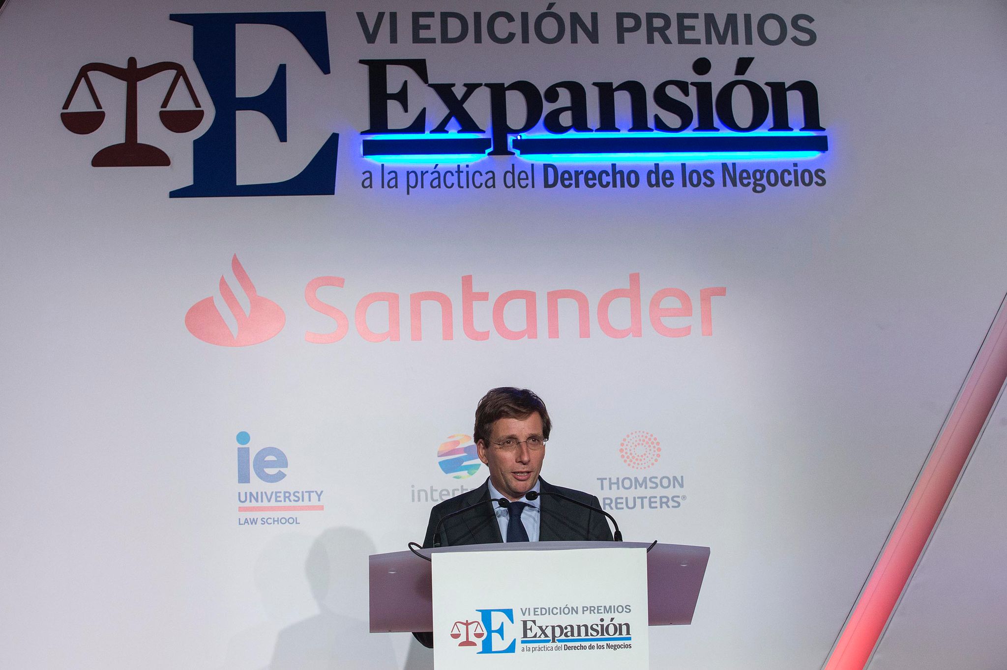 Almeida destaca el proceso de simplificación normativa e impulso digital puesto en marcha por el Ayuntamiento