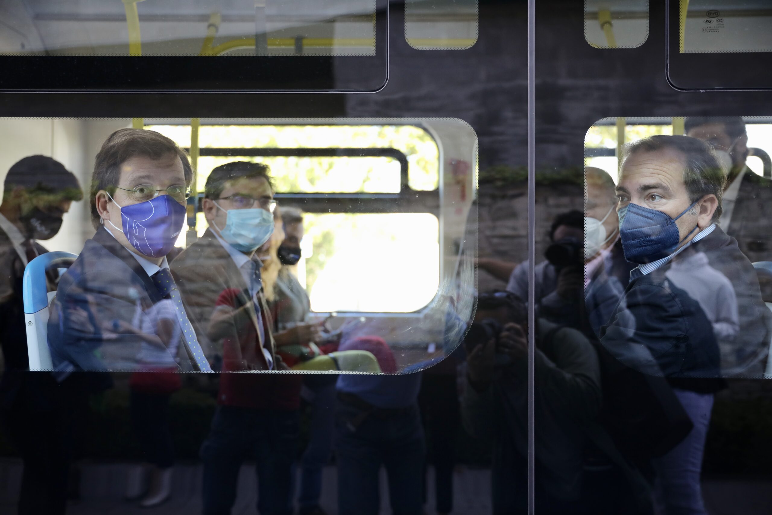 Almeida inaugura el bus lanzadera que conecta plaza Elíptica con el nuevo intermodal de Islazul