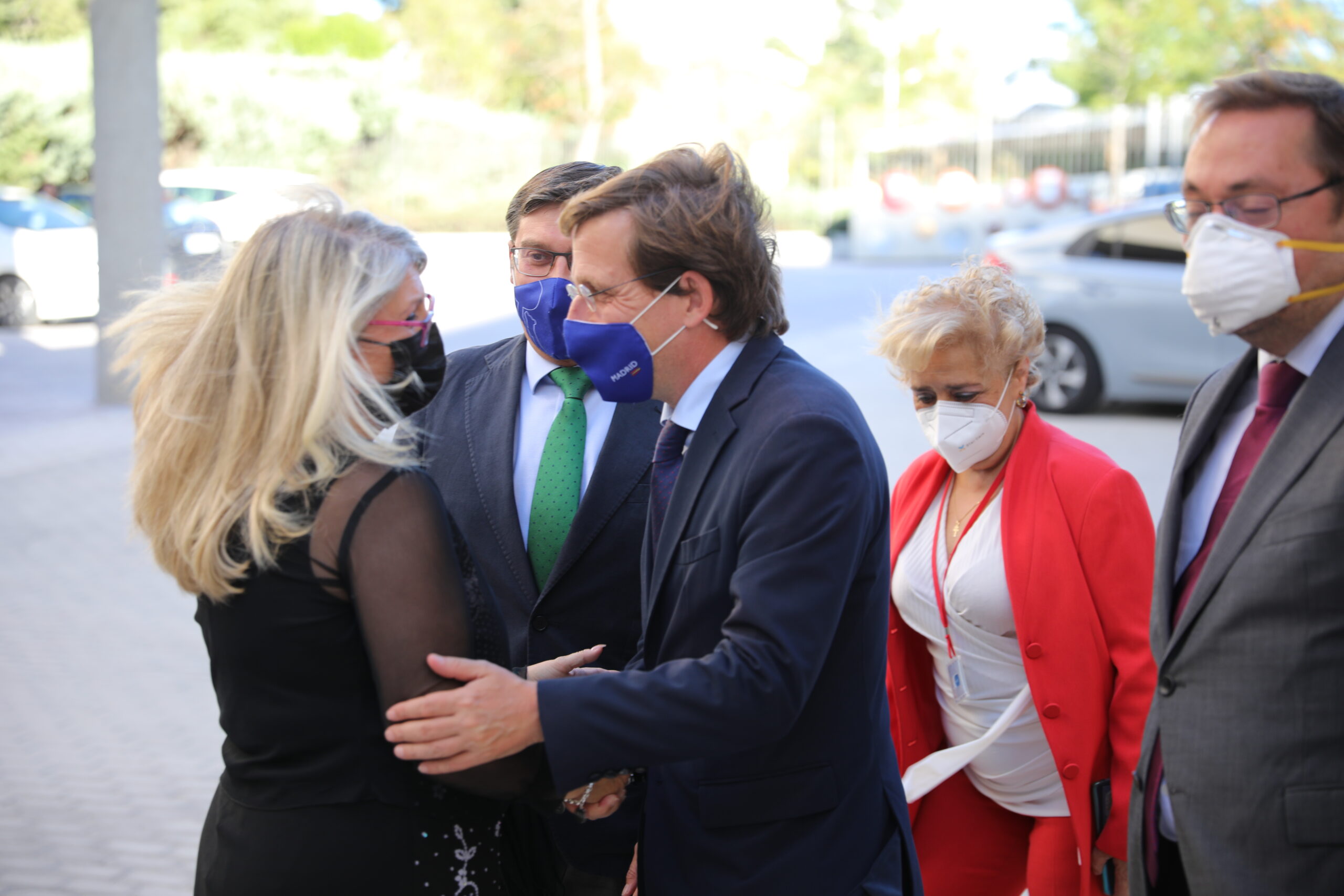 Almeida recoge el premio a la Concordia otorgado al Ayuntamiento por la Asociación Nacional de Alzheimer y otras Demencias