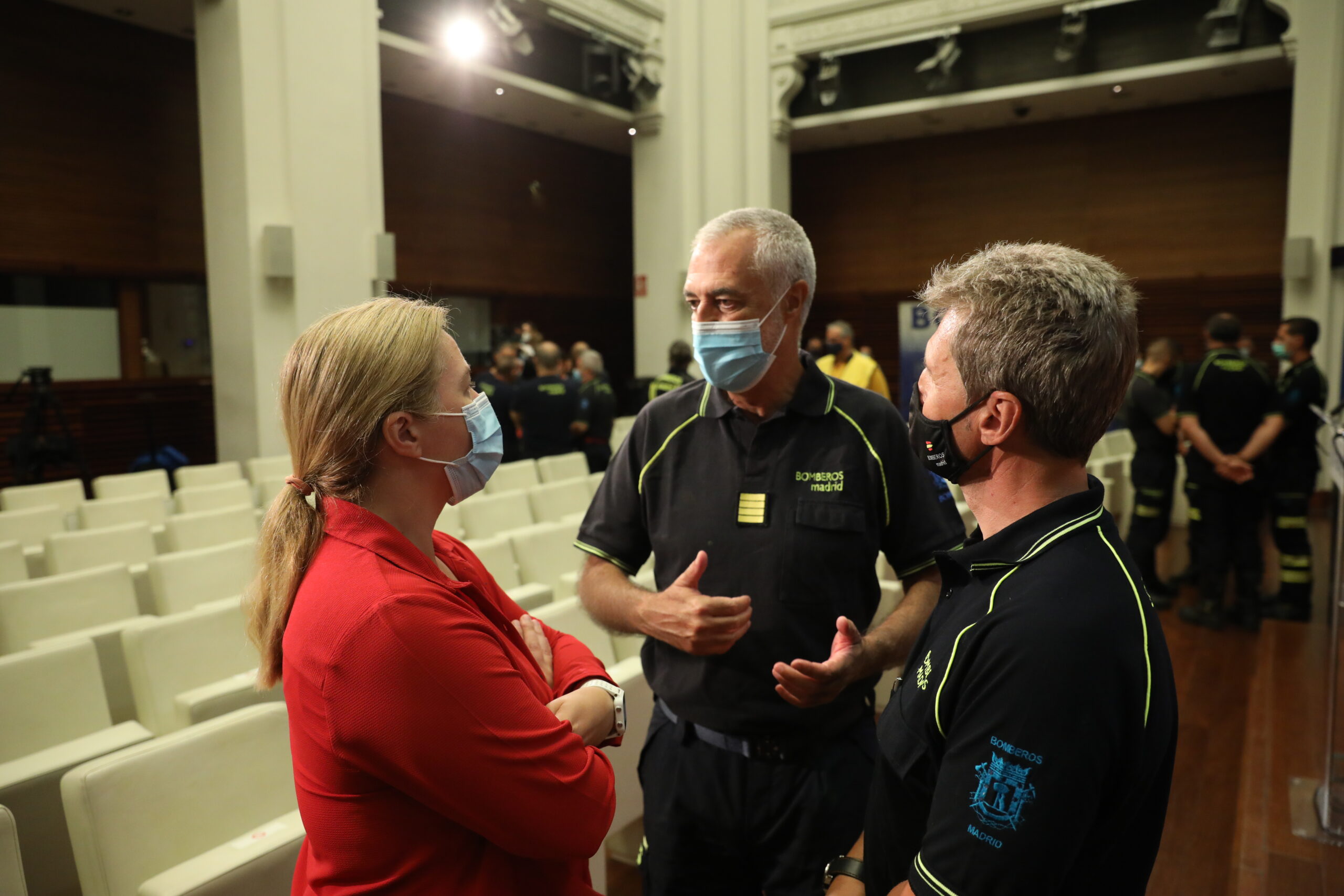 Bomberos de Madrid organiza el envío de media tonelada de material deportivo a niños y jóvenes de colegios y orfanatos de la Amazonia peruana