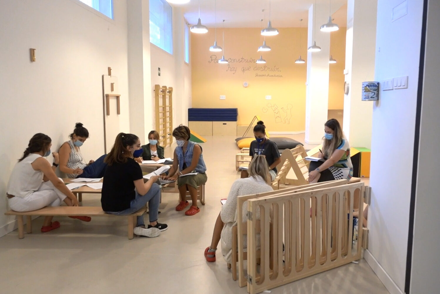 La beca infantil del curso 2021-22 amplía el límite de renta para ayudar a más familias con hijos de entre cero y tres años