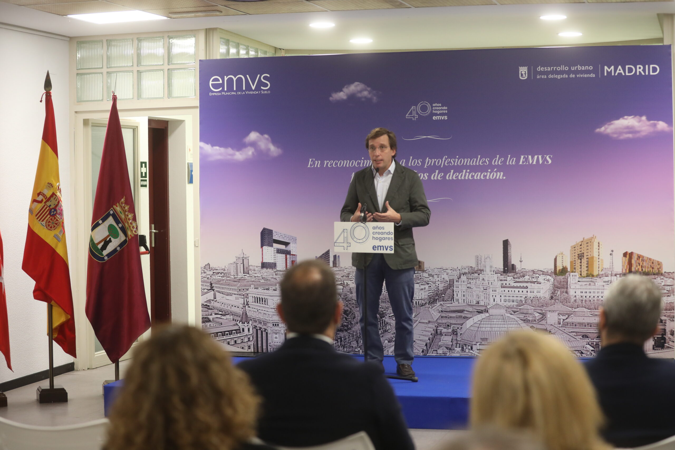 Almeida destaca la profesionalidad y “vocación de servicio público” de la plantilla de la EMVS