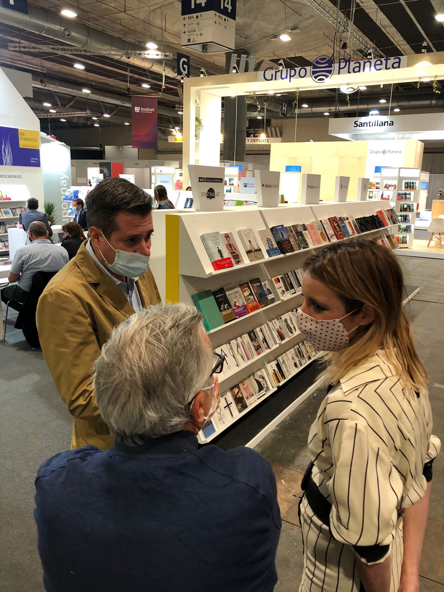 Andrea Levy traslada el apoyo del Ayuntamiento al sector editorial en su visita a Liber