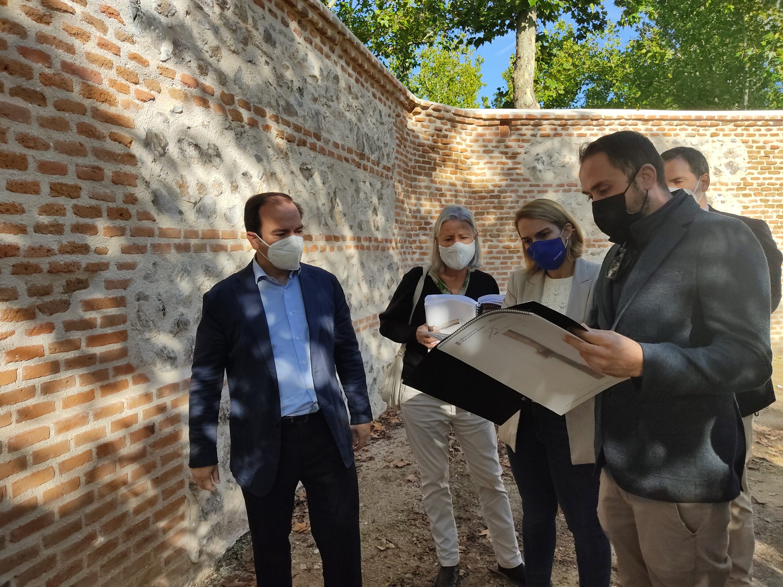 El Ayuntamiento finaliza la restauración de la tapia de la Casa de Campo en el tramo del Vivero