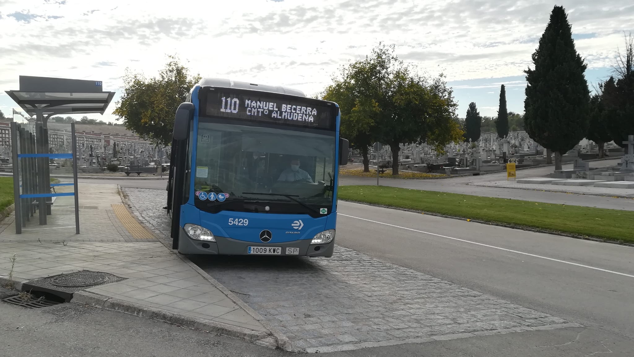 Ocho líneas de la EMT potenciarán su servicio hacia los cementerios