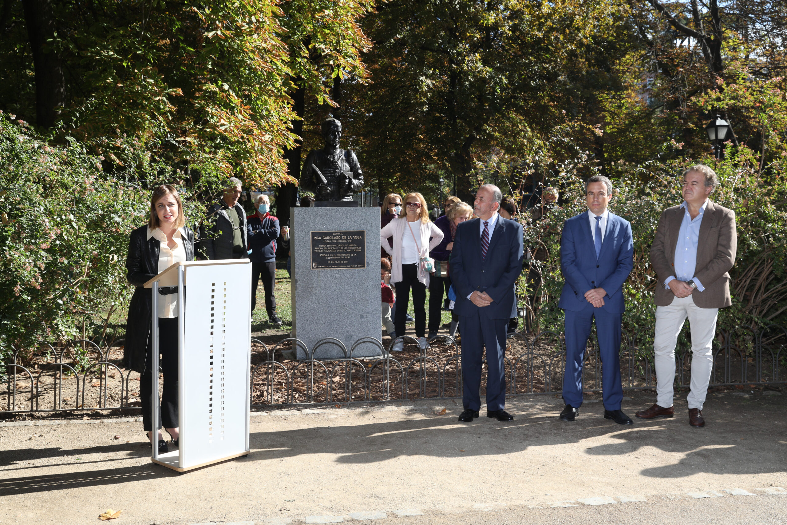 Un monumento recuerda desde hoy en El Retiro al escritor e historiador Inca Garcilaso de la Vega