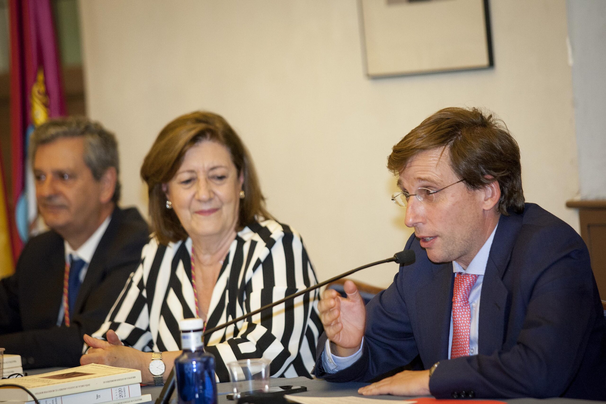 Almeida agradece el papel del Instituto de Estudios Madrileños en la historia de la ciudad