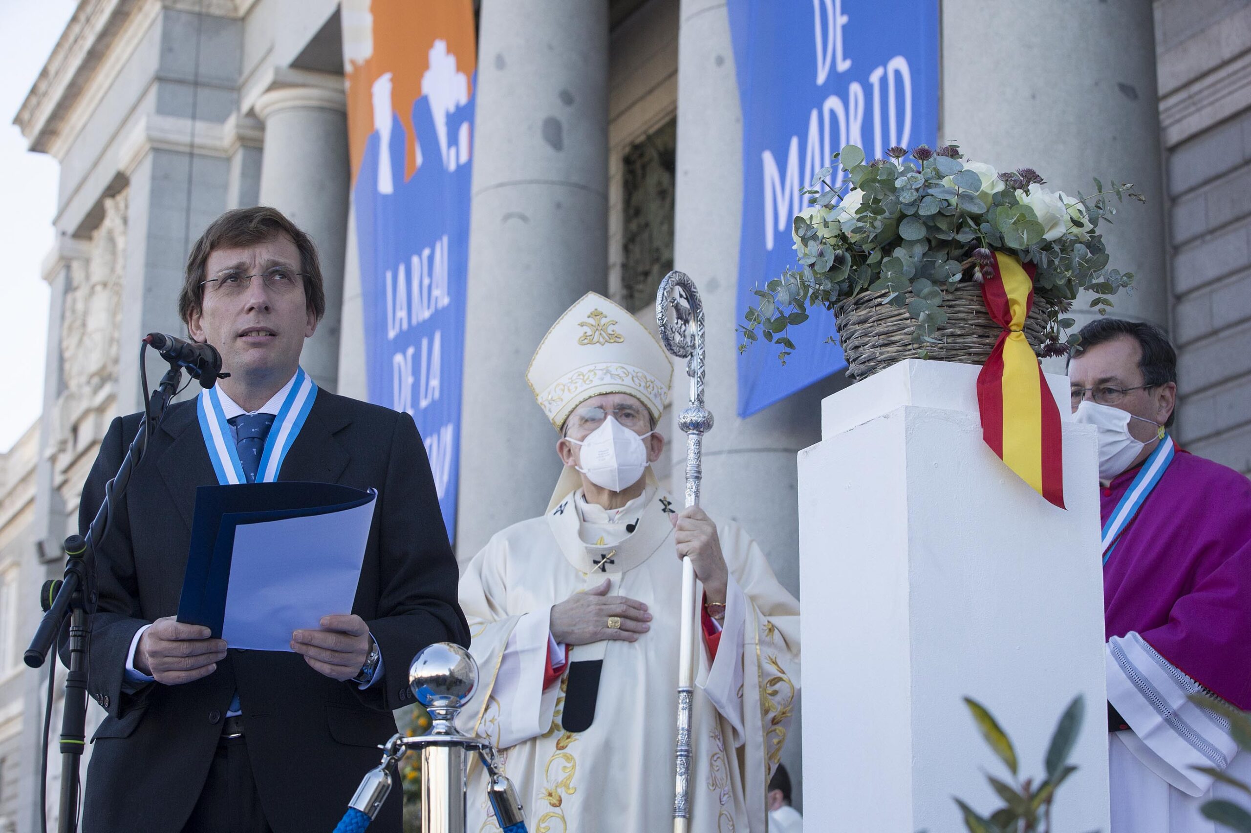 Almeida pide a la Virgen de la Almudena ayuda para “relanzar la ciudad hacia un futuro de unidad, de prosperidad y de justicia social”