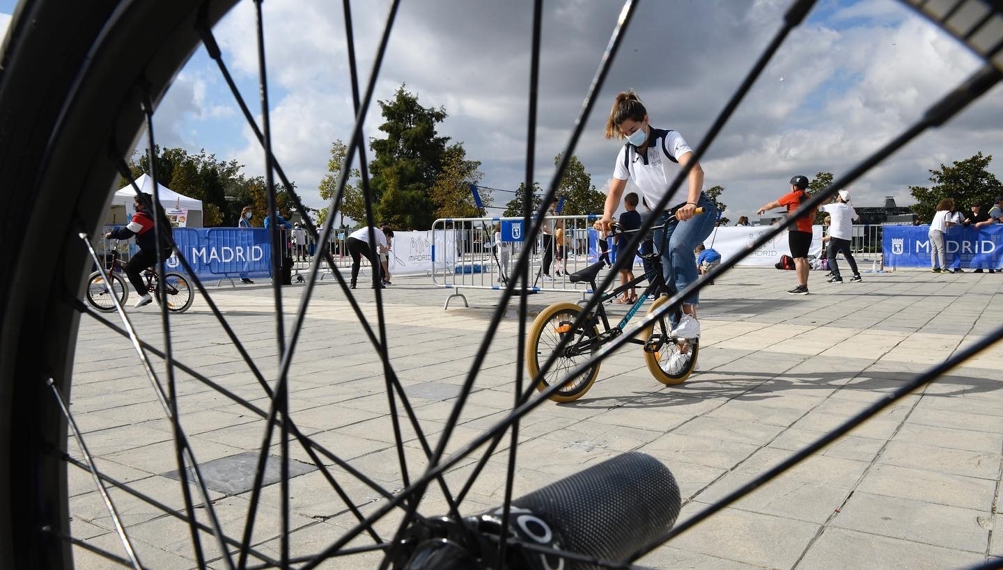 Comienza la primera Escuela Municipal de BMX de Madrid en el CDM Barajas