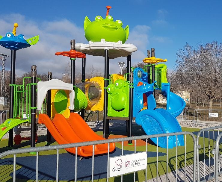 Trabajos de acondicionamiento de parques infantiles de la zona sur