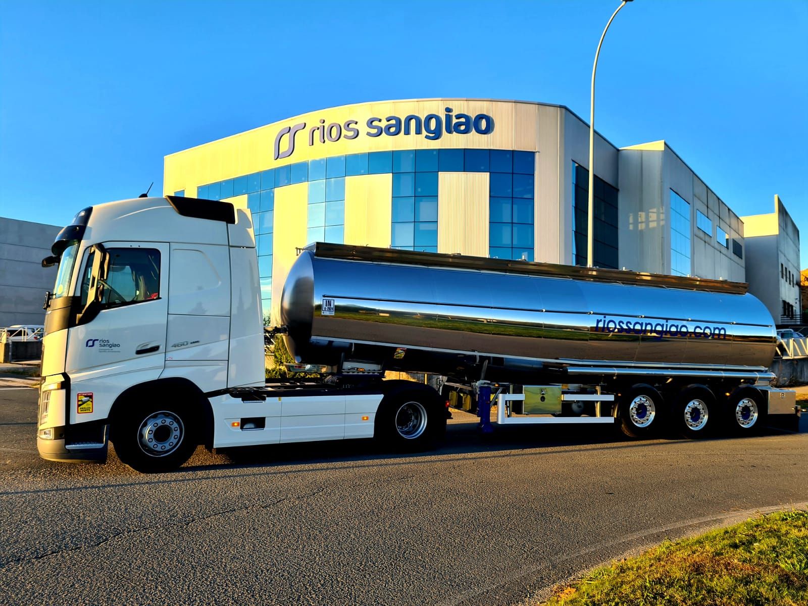 Rios Sangiao ofrece el servicio de almacenamiento en depósitos isotérmicos
