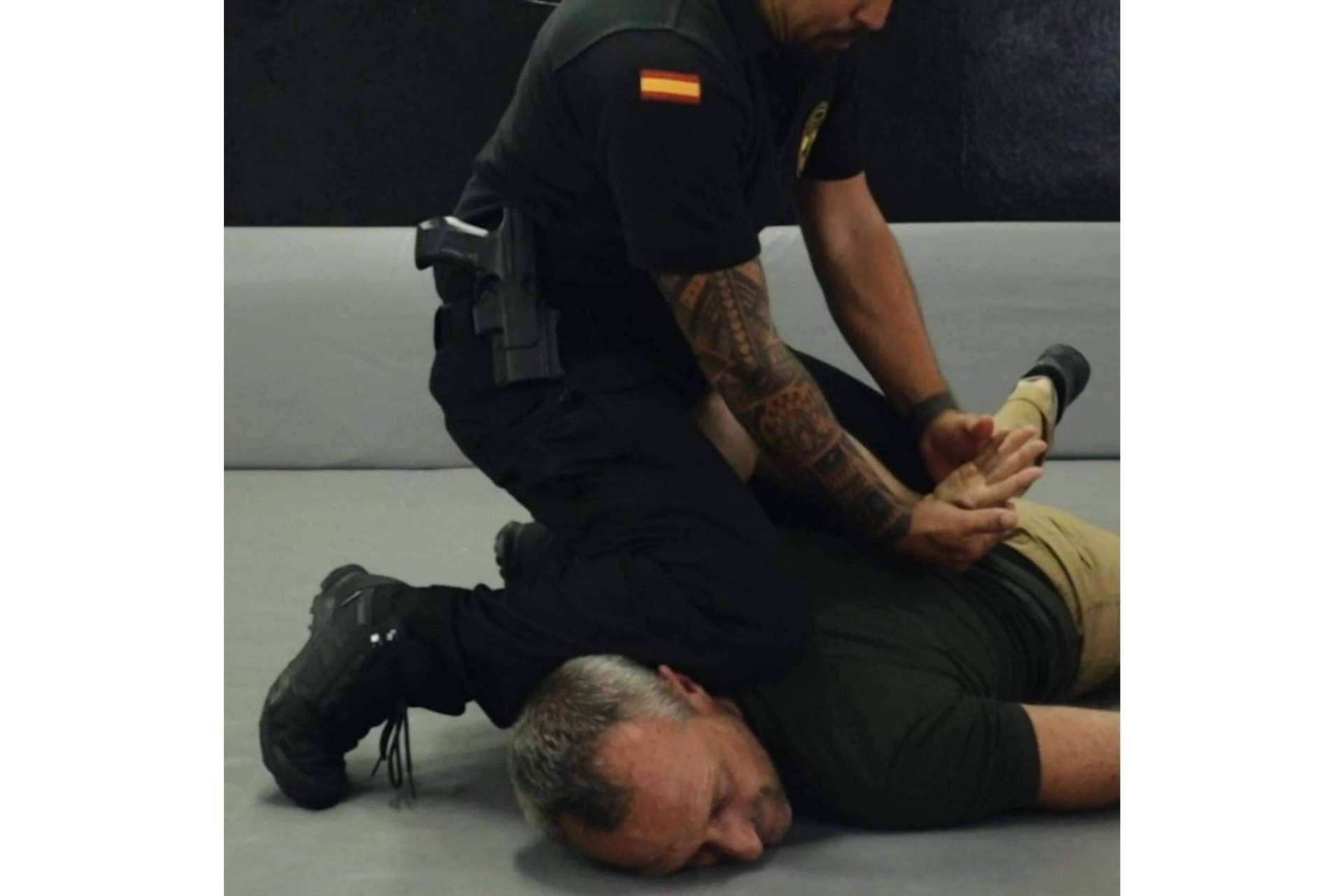 Los profesionales de las FFCCSE deben tener una buena formación en defensa personal
