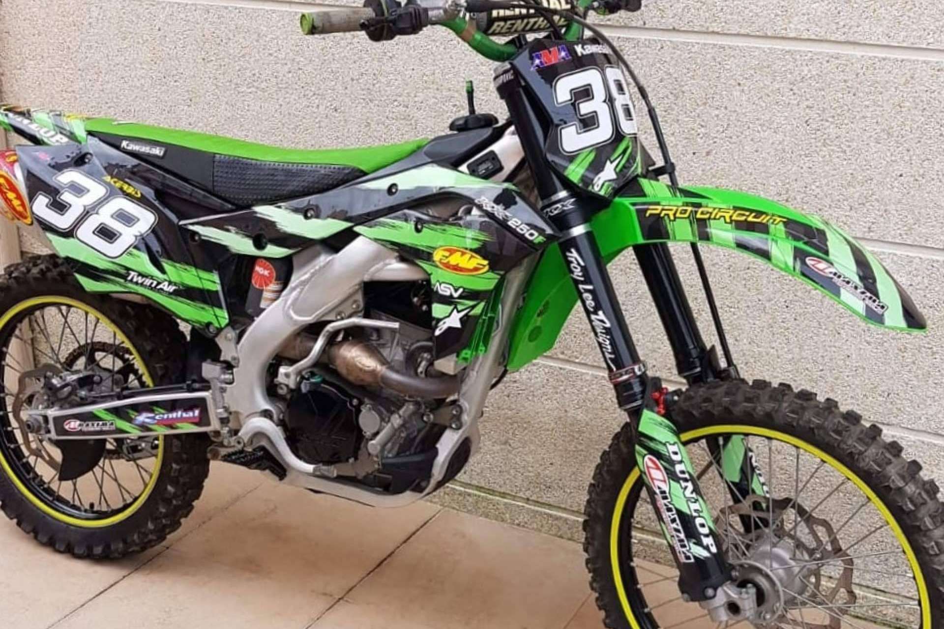 Las pegatinas personalizadas para moto off road de ADHESIVOSEMBARRADOS