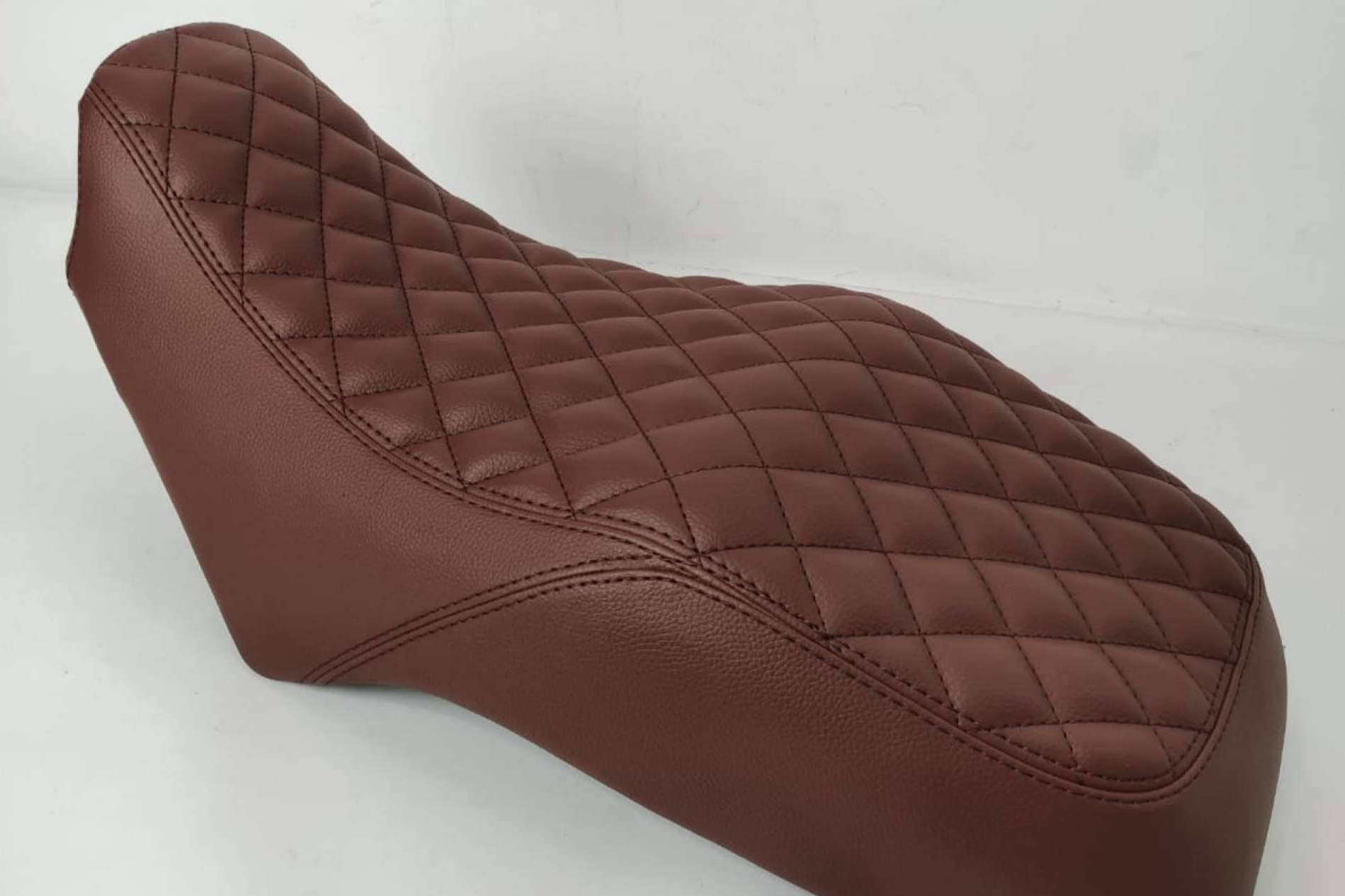 JM-FUNDAS realiza la personalización del asiento de moto para mejorar la experiencia en la carretera