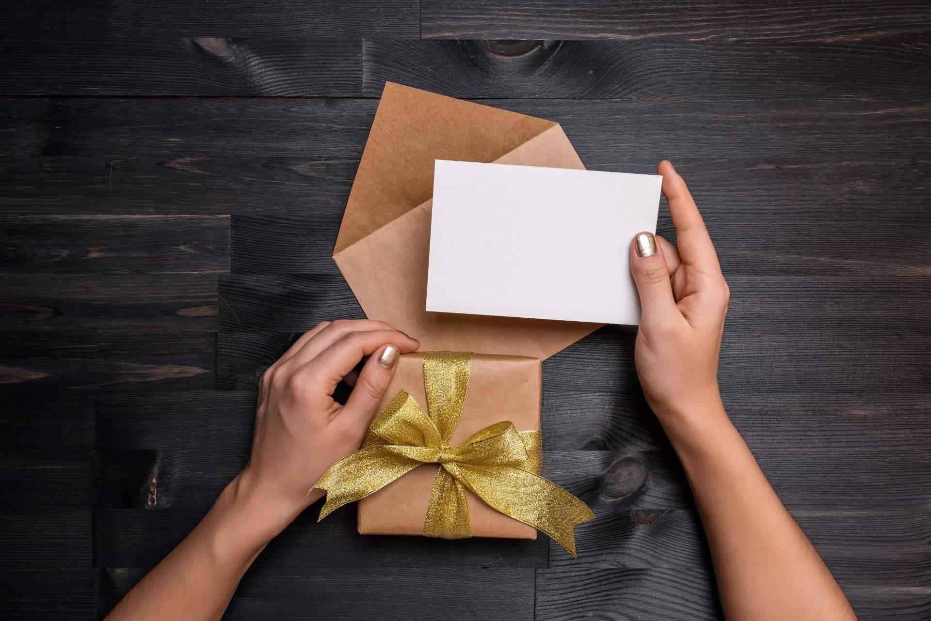 Adresles facilita el envío de maletas y regalos por correo en Navidad