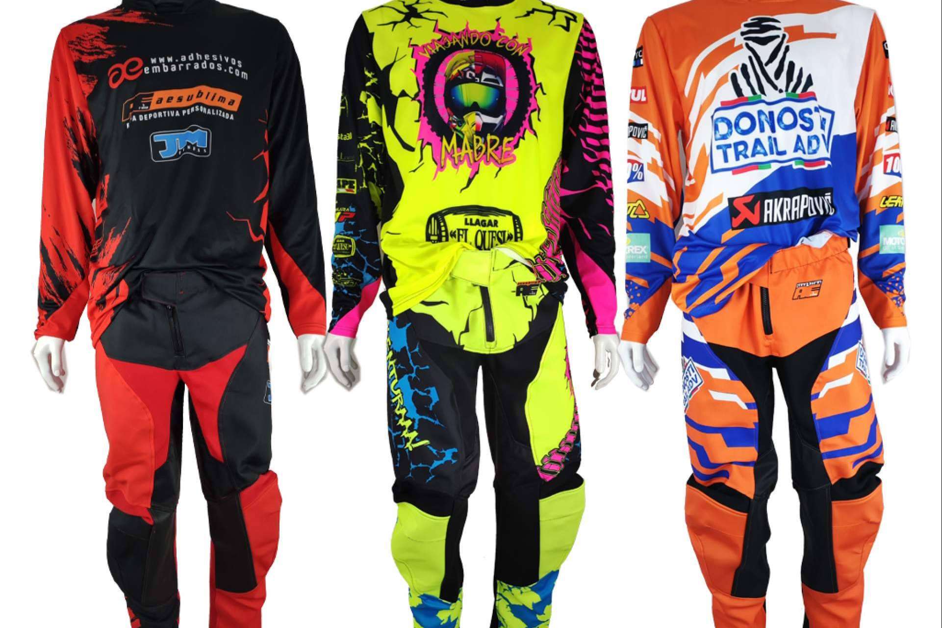 ADHESIVOSEMBARRADOS y su servicio de personalización de equipación offroad