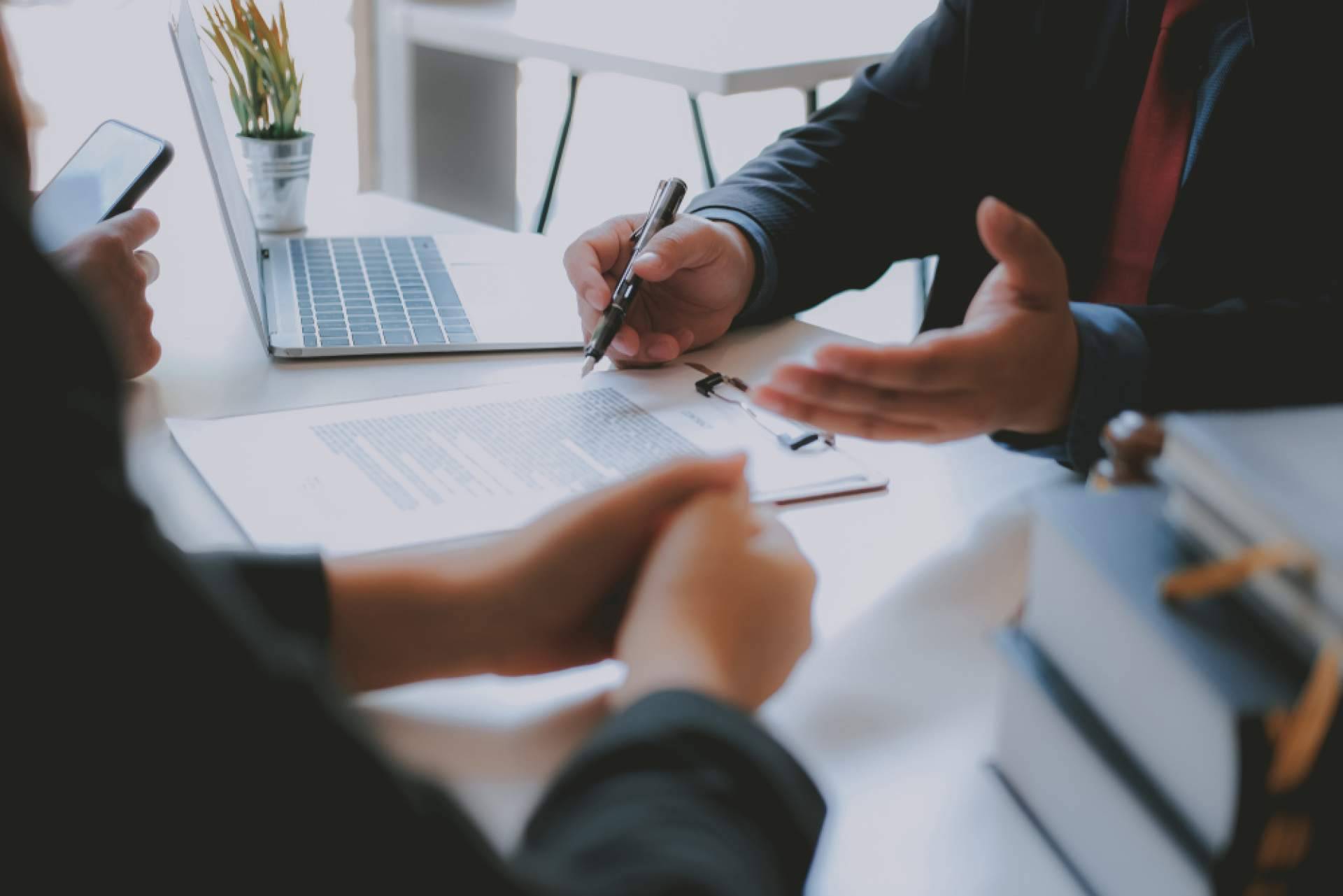 Una hora de asesoramiento legal sin coste con el programa Pro Bono de ISERN