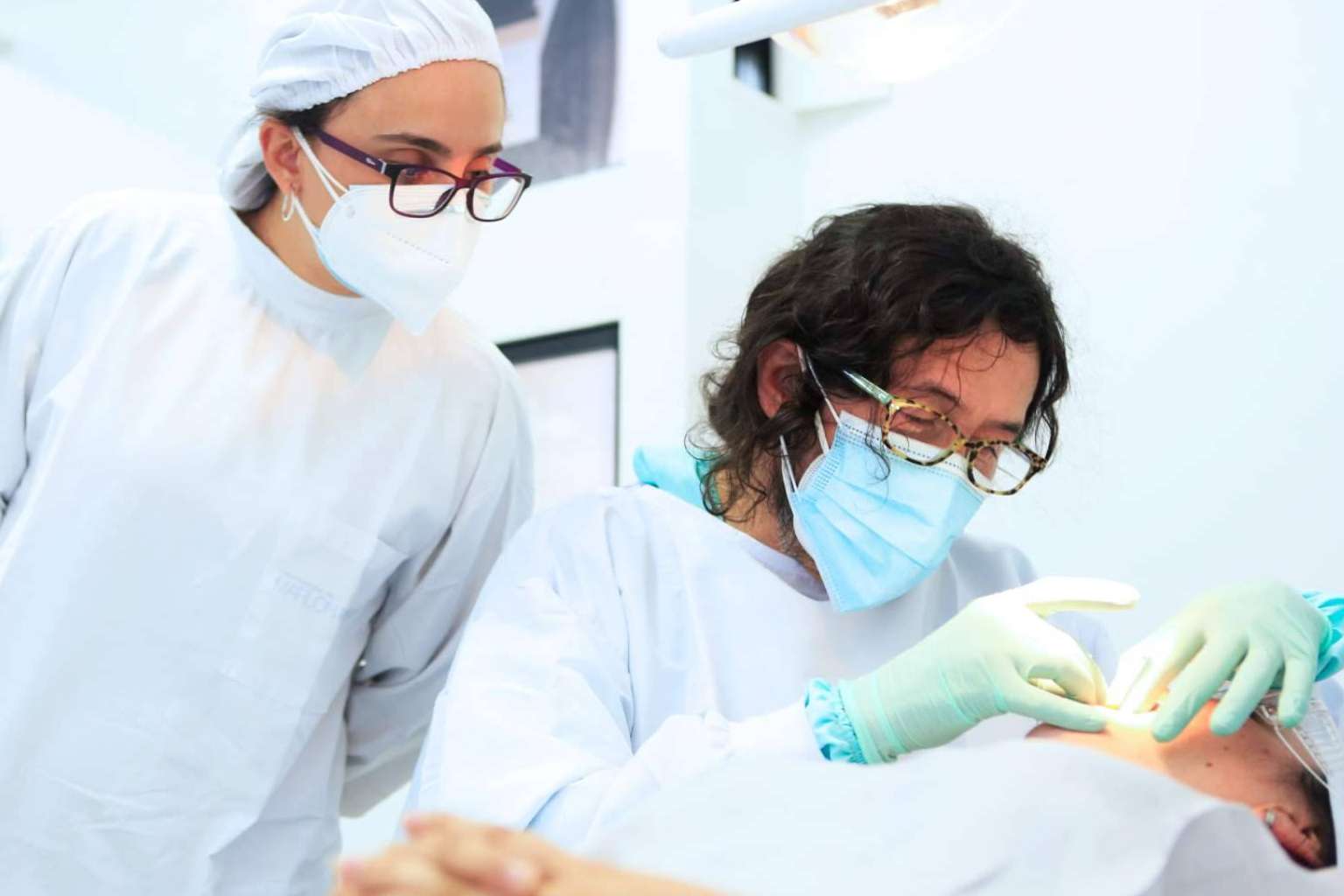 Recuperar la sonrisa y funcionalidad a través de los implantes dentales de Odontología de Marlon Becerra