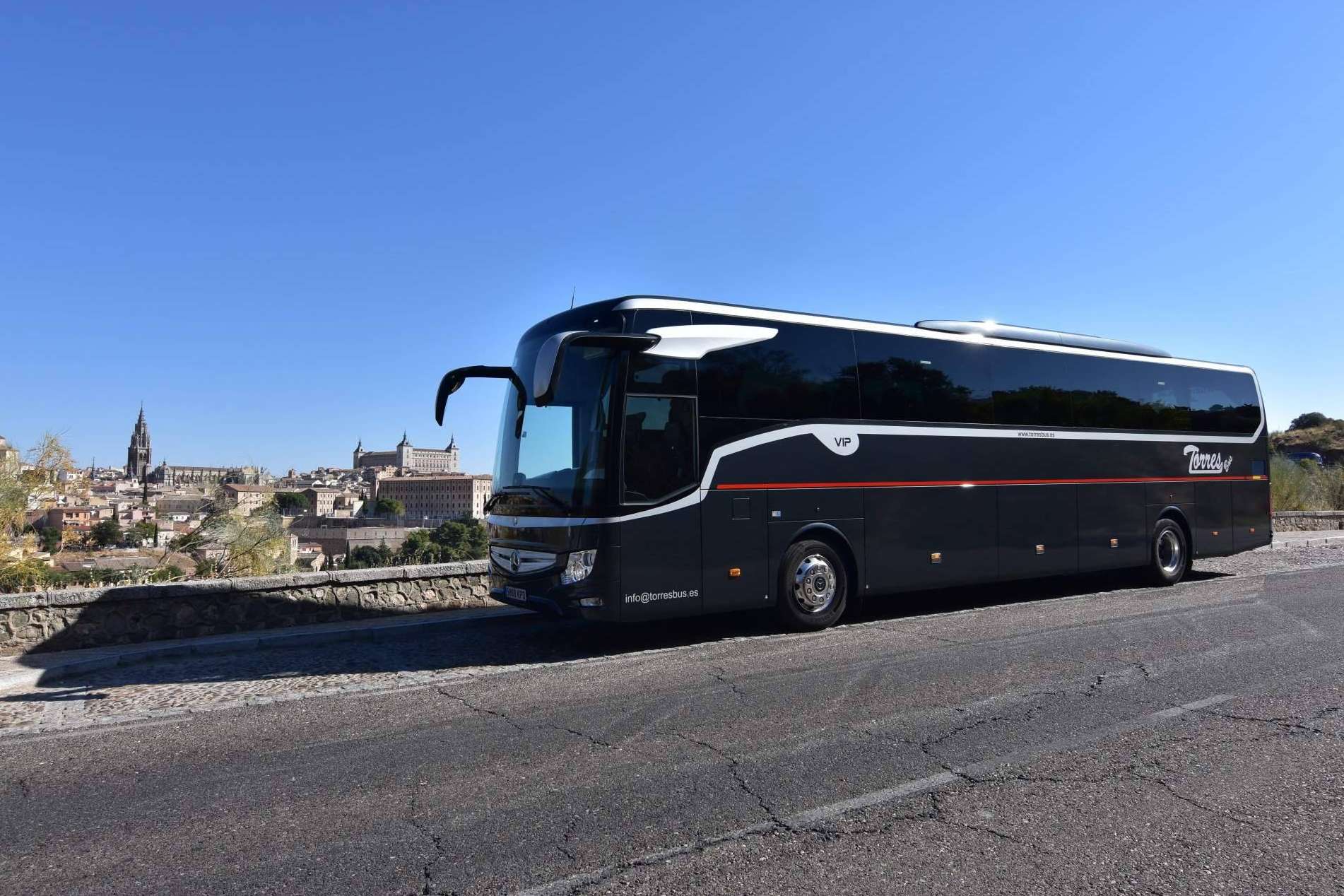 ¿Dónde contratar un alquiler de autocares en España profesional? Torres Bus