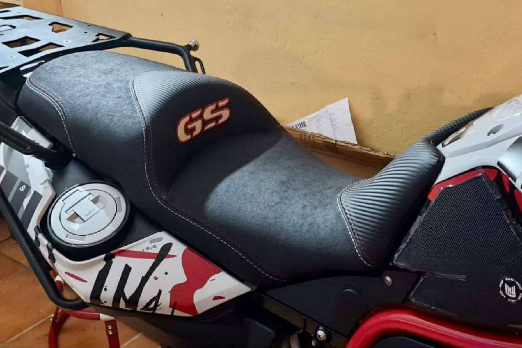 Personalizar la funda de asiento de una moto con JM-FUNDAS