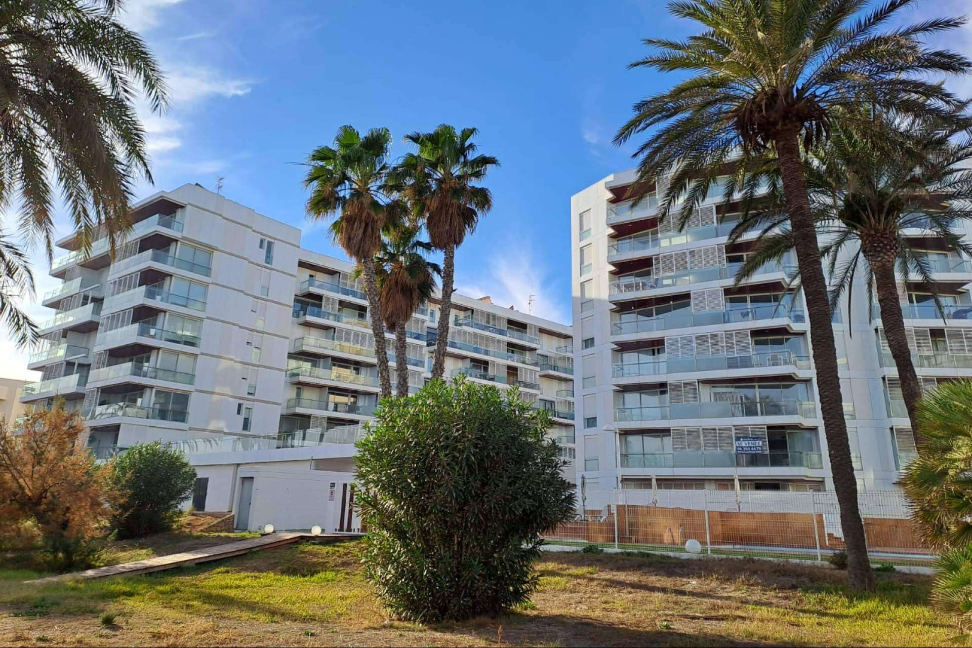 Oportunidad de inversión en Ibiza; viviendas y garajes en primera línea de la playa d’En Bossa