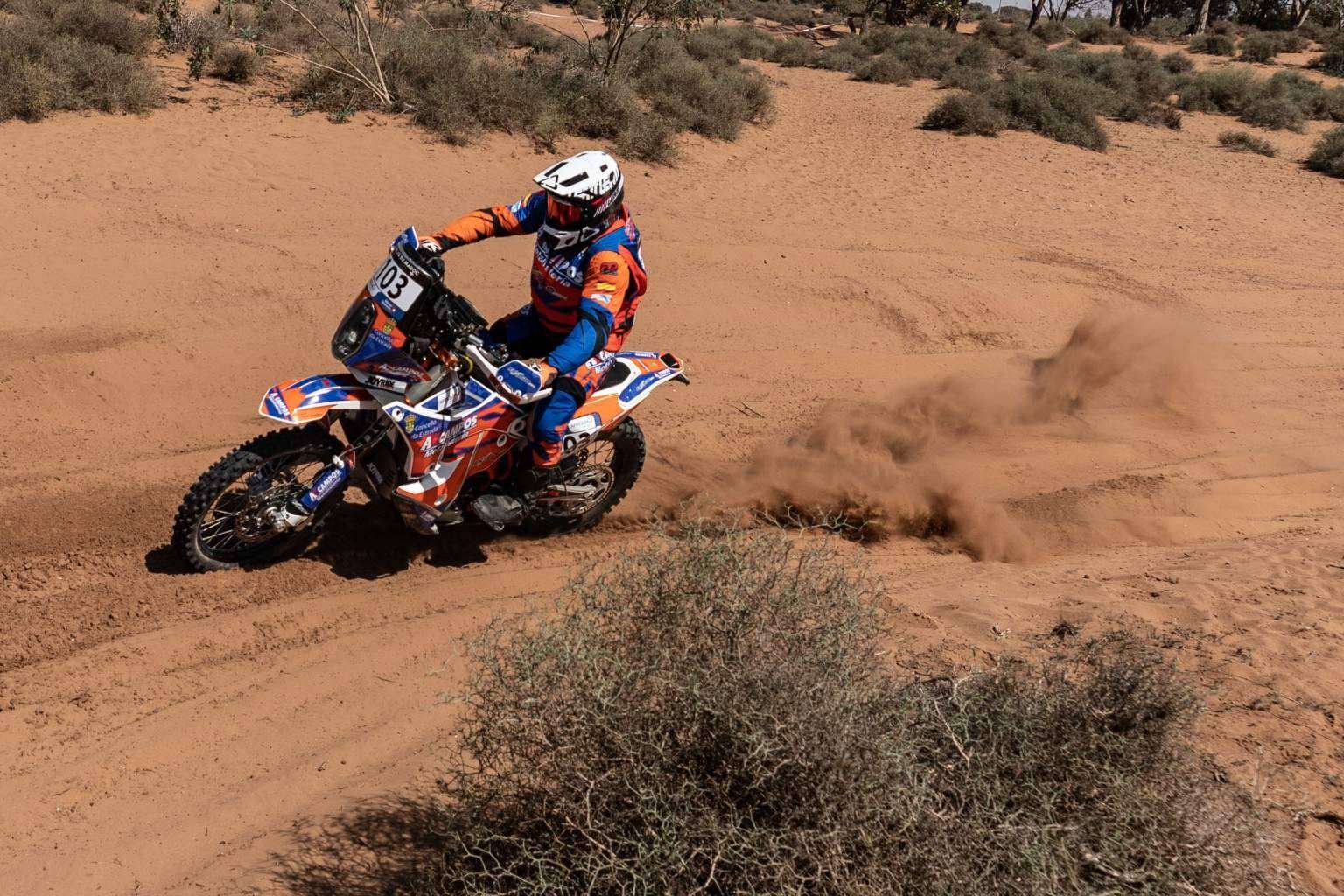 ADHESIVOSEMBARRADOS ofrece equipación para moto off road