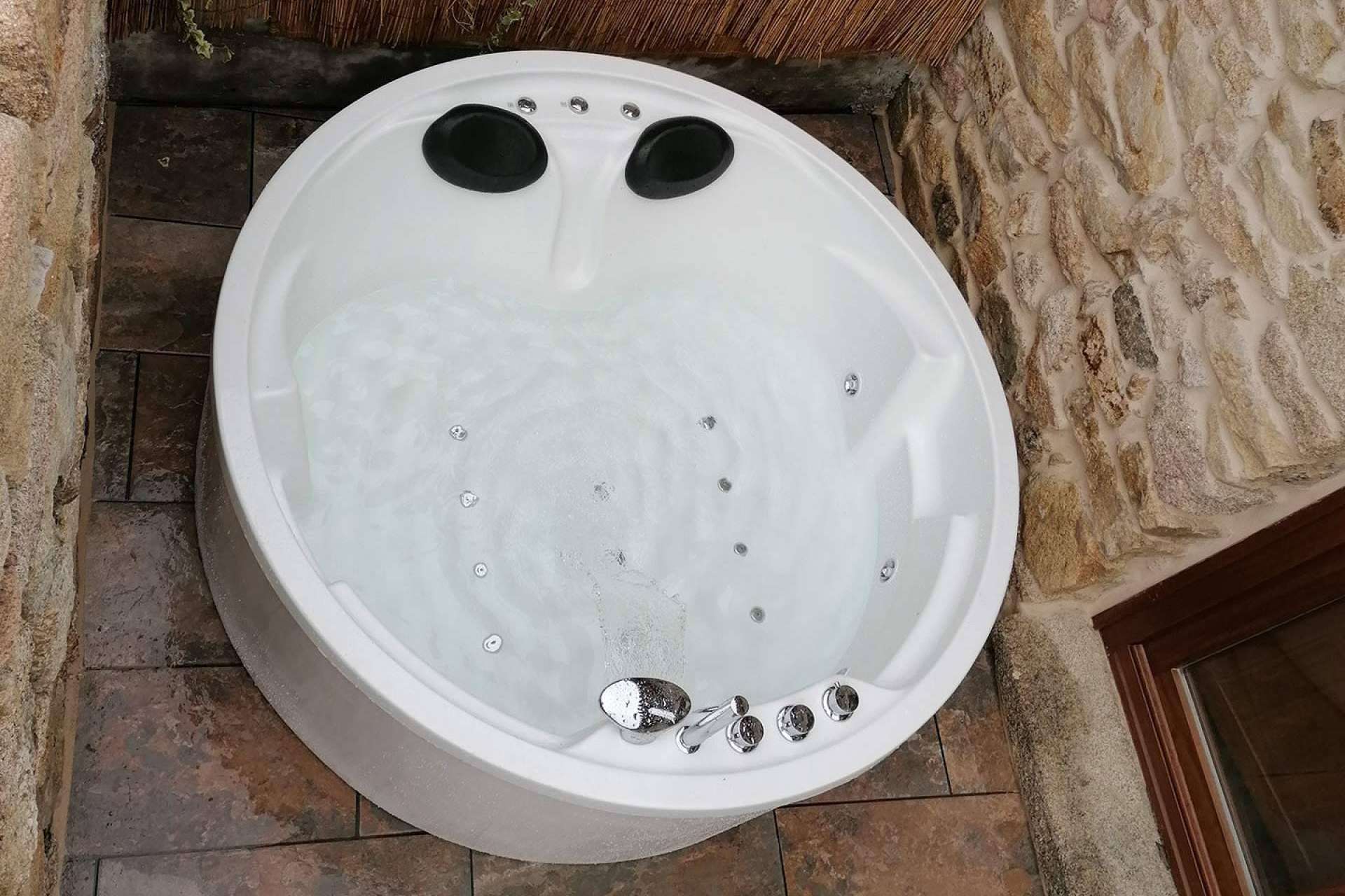 Bañeras de hidromasaje redondas en Hidromasajes Eca