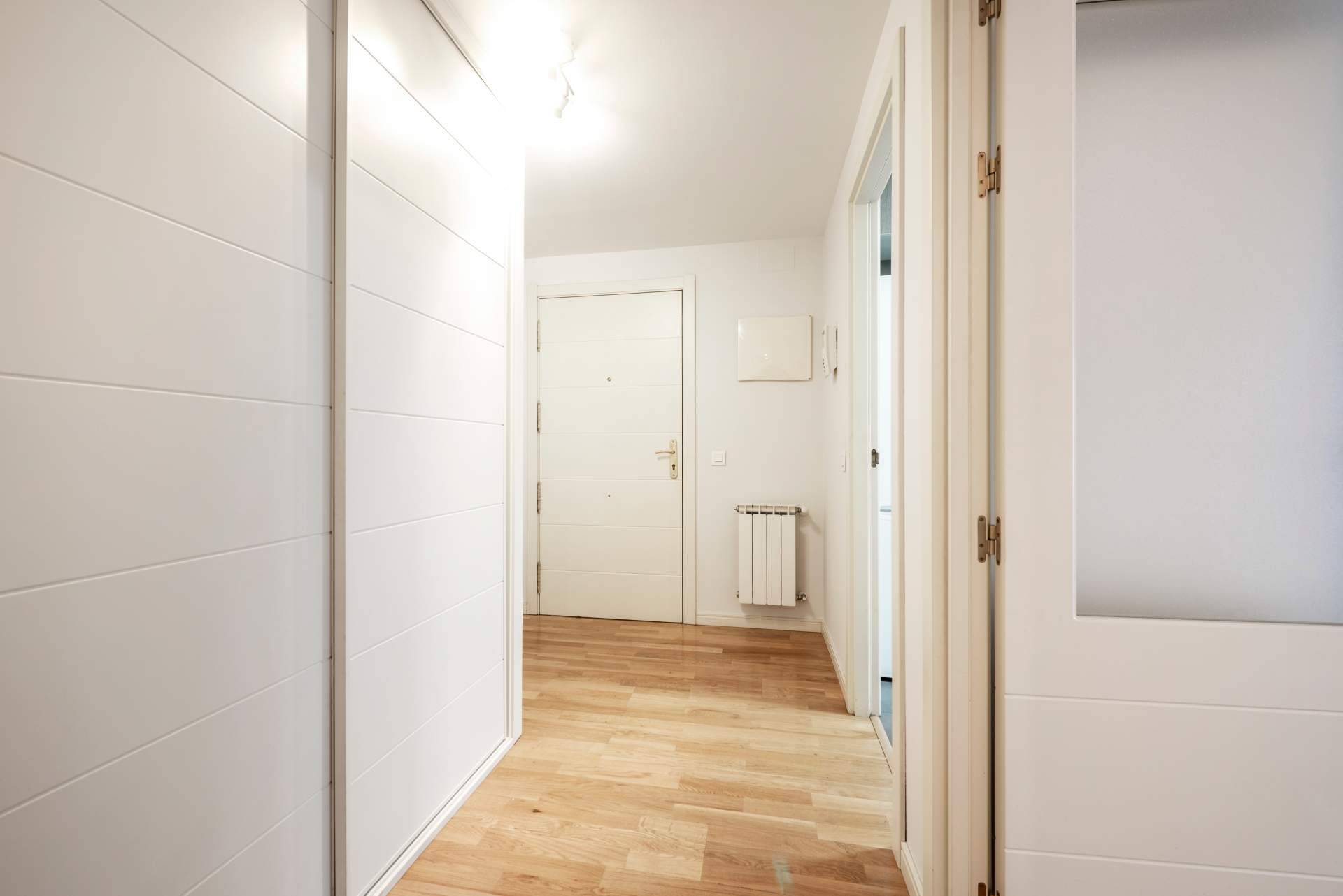 En ApliService son especialistas en la instalación de parquet y puertas de interior