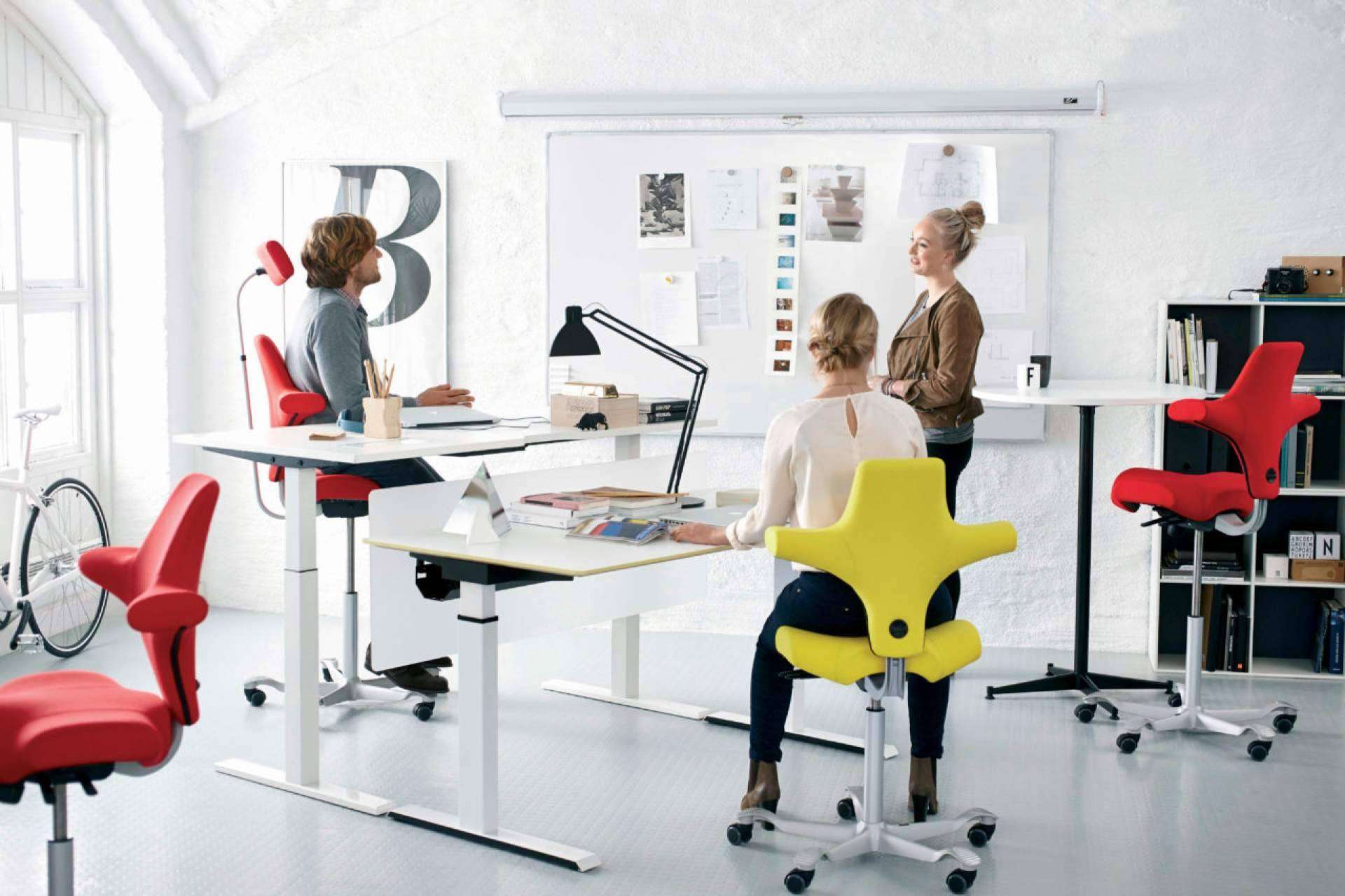 Con una silla ergonómica es posible evitar dolores y sostener una buena salud postural