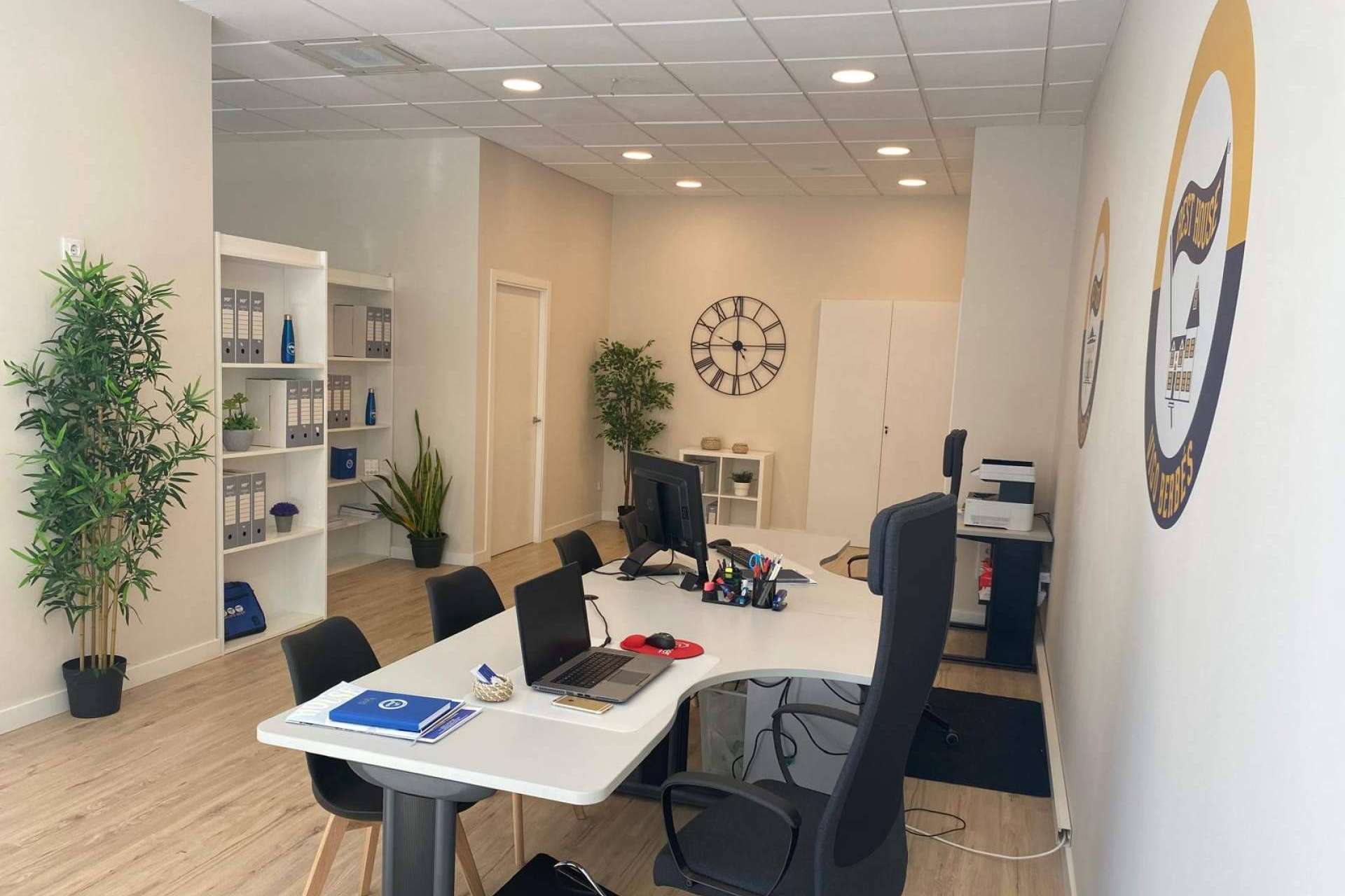 Apertura del local comercial de los nuevos franquiciados de Best House en Vigo