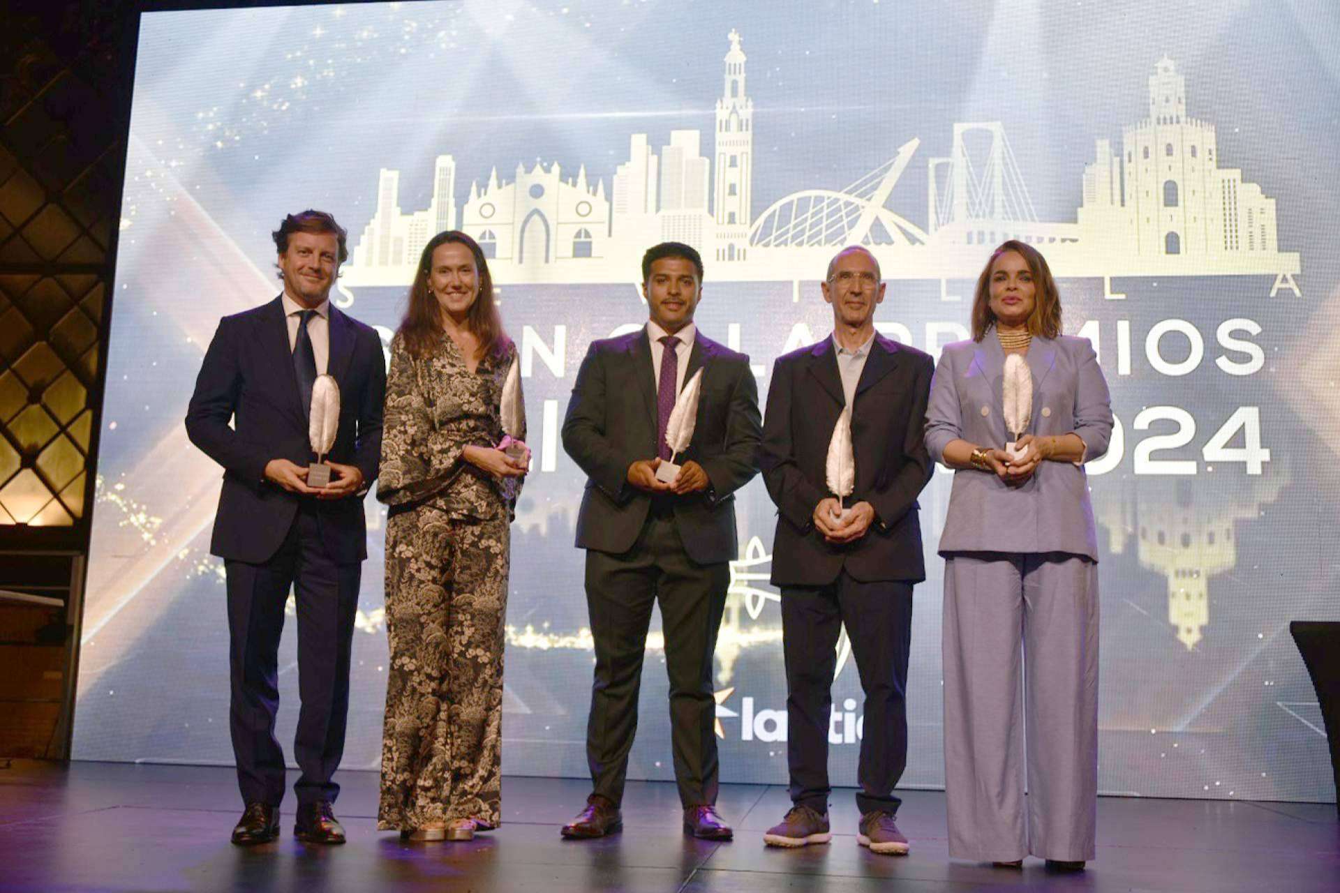 El alicantino Antonio Villar triunfa en la entrega de los Premios Caligrama, los 'Oscar de los libros'