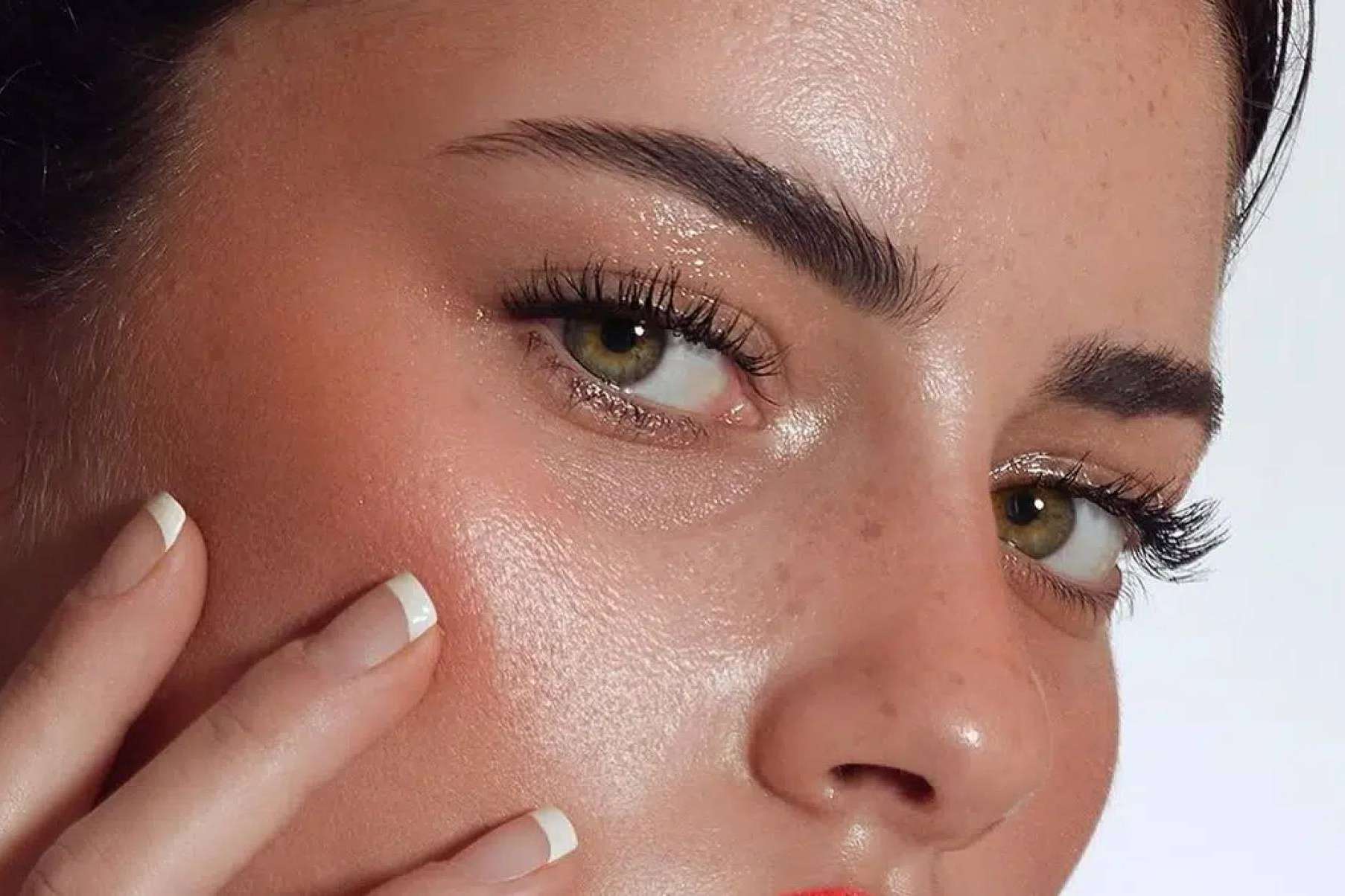 Los maquilladores utilizan esta crema de menos de 15 € para conseguir una piel con efecto 'glow'