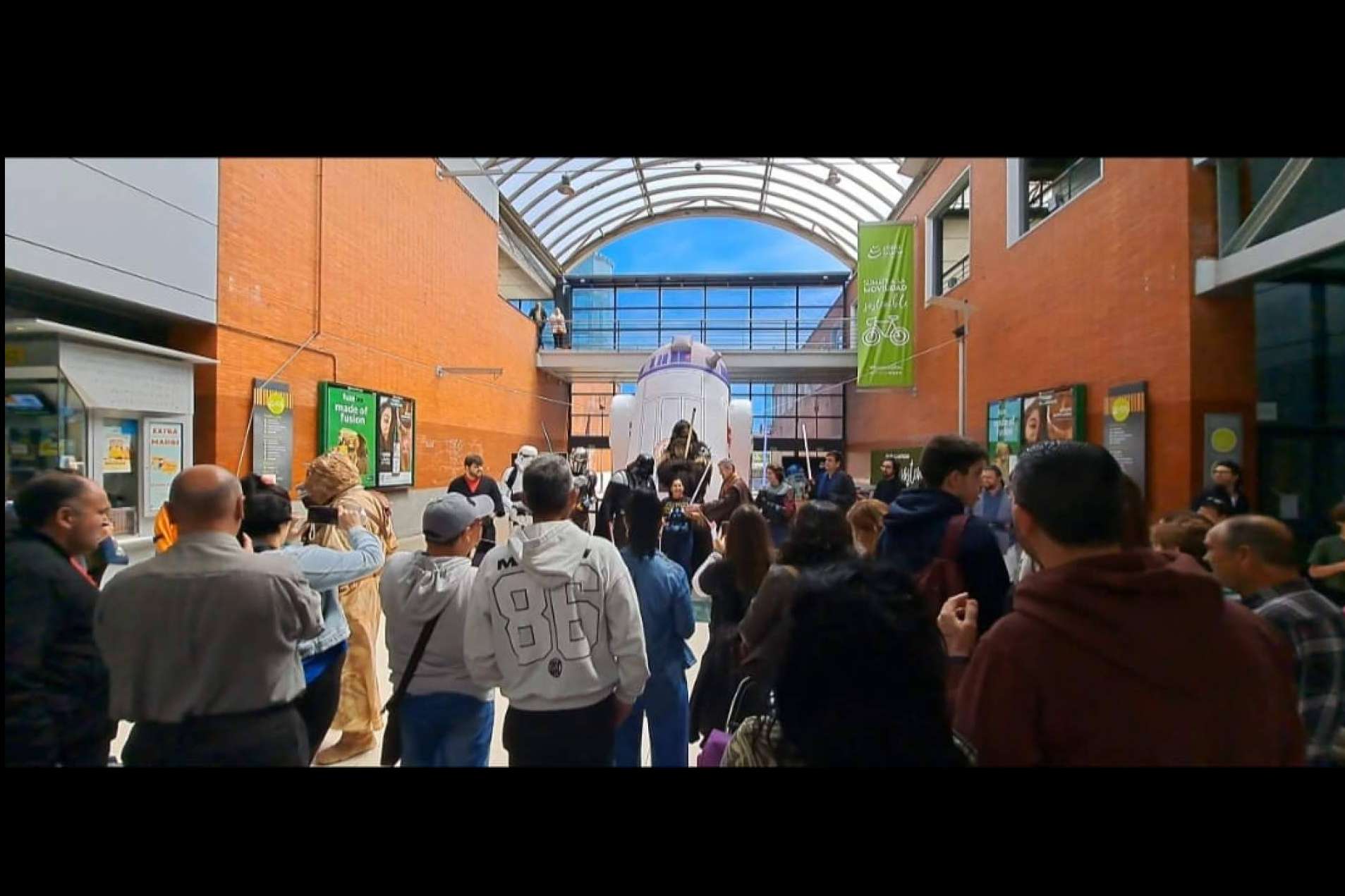 Desfile galáctico en el Mercado del Juguete de Madrid el 7 de diciembre
