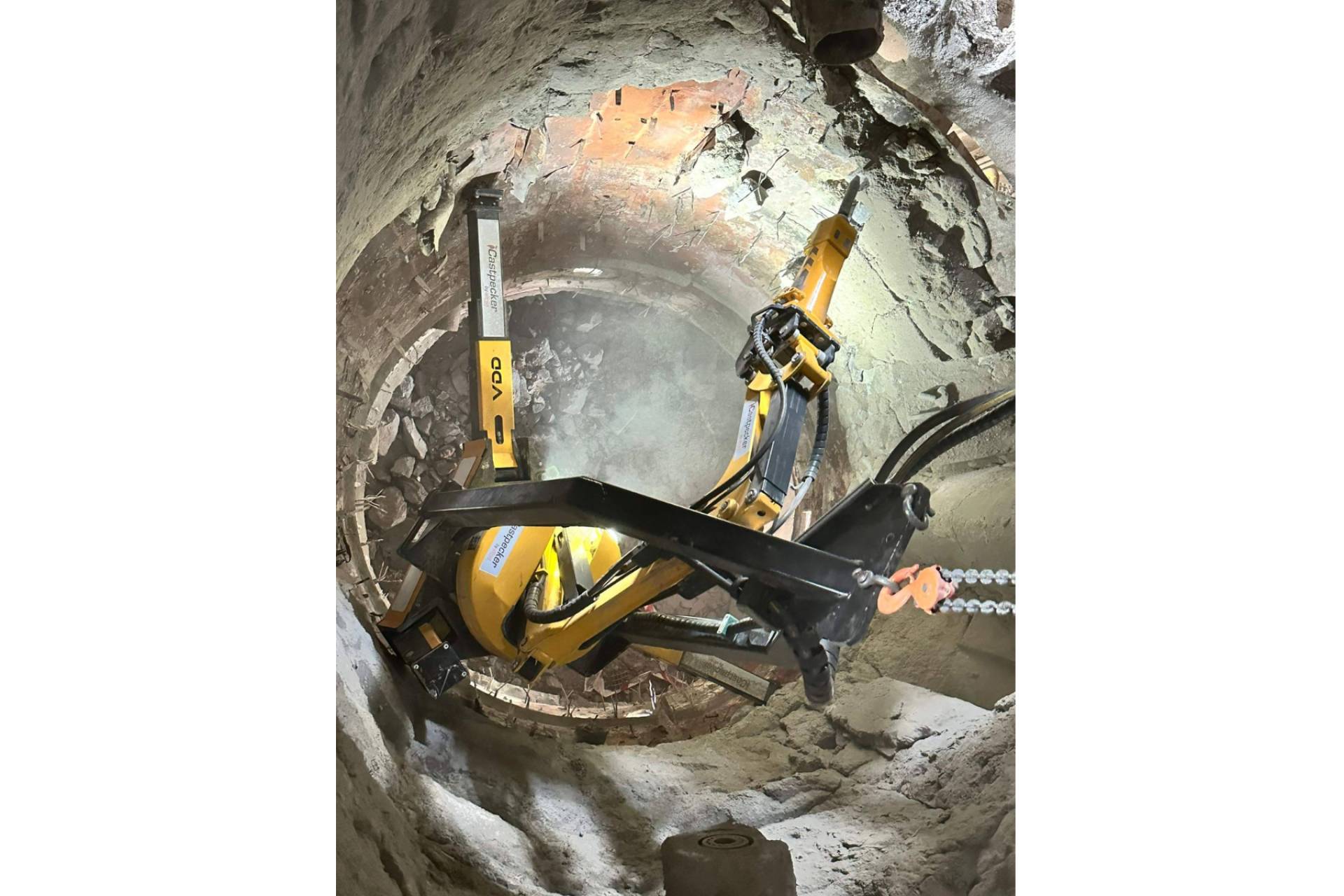 Castpecker; Solución innovadora en la demolición robótica industrial