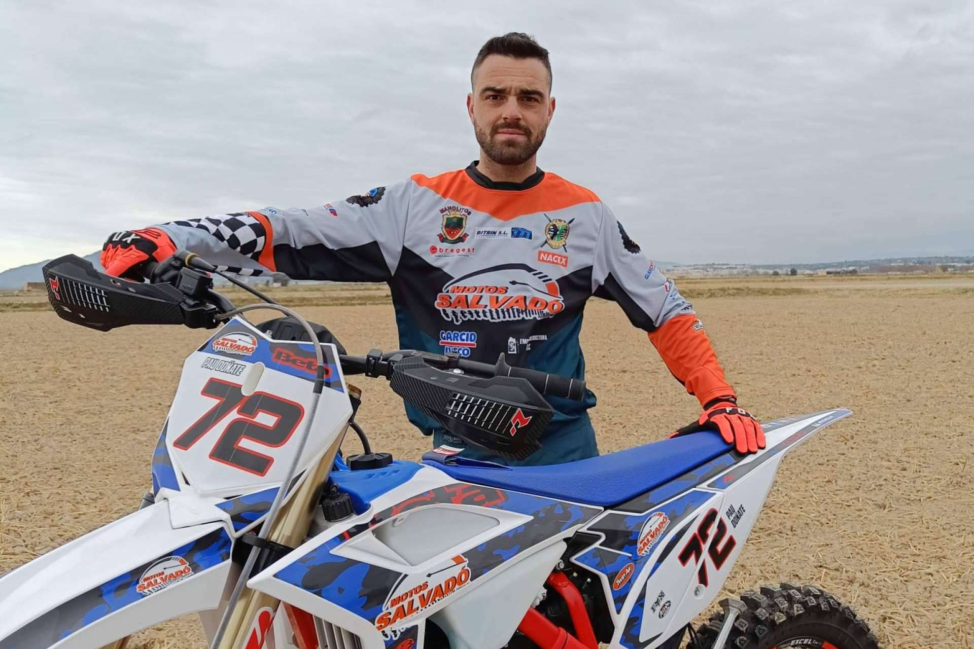Nuevo diseño de camiseta motocross en ADHESIVOSEMBARRADOS, máxima durabilidad para pilotos exigentes