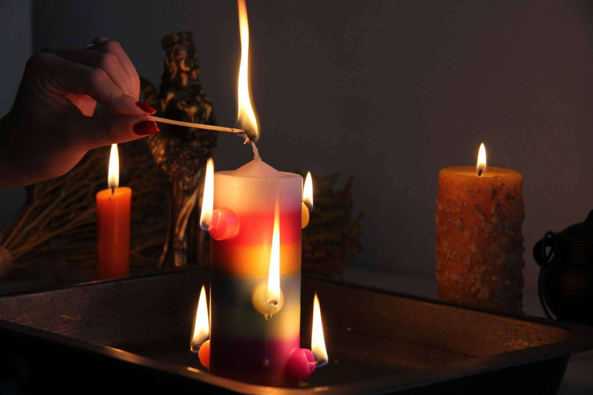 El significado oculto de las velas esotéricas en los rituales