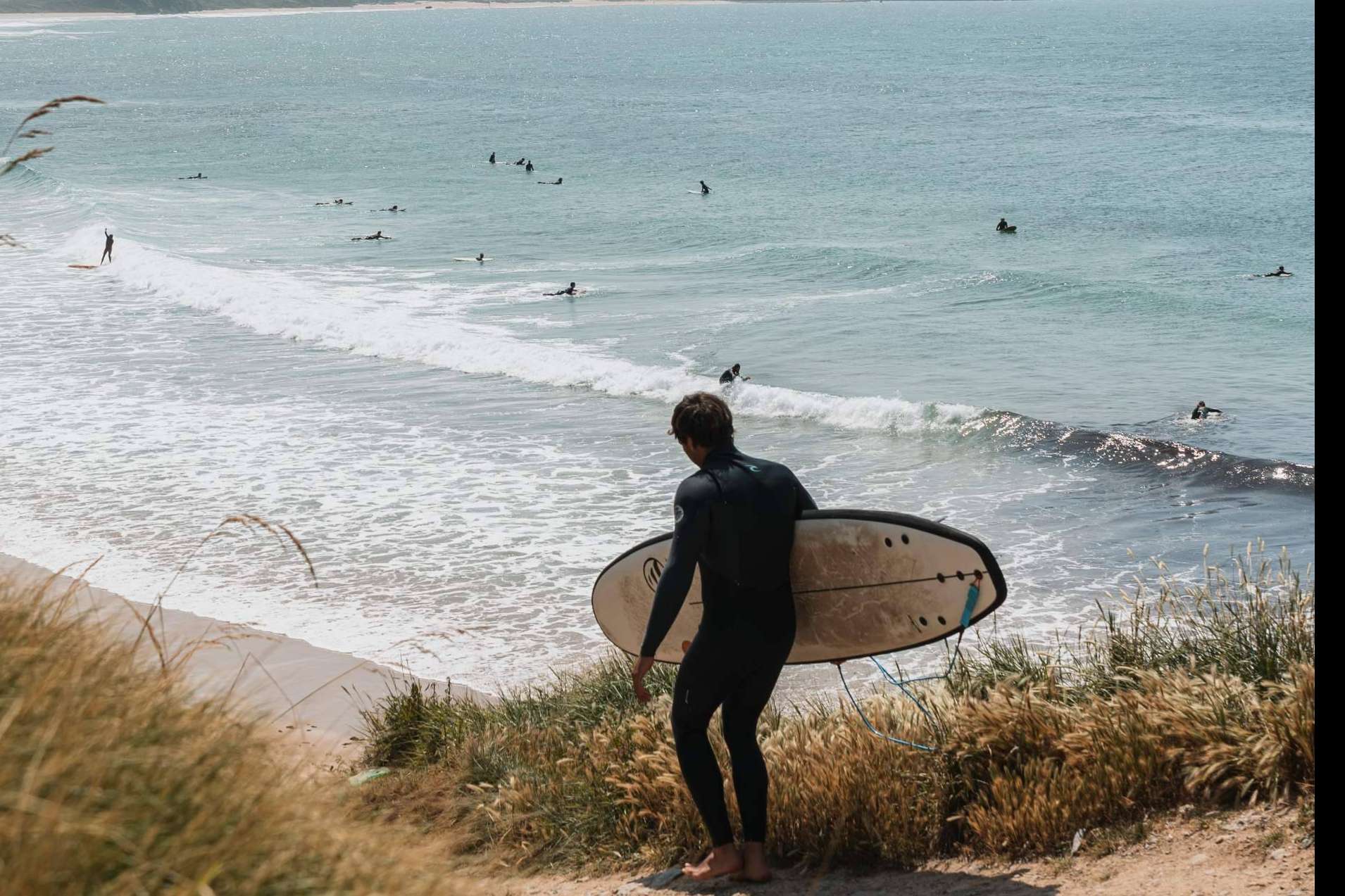 La marca española Fly cierra una ronda de 185.000€ para liderar el surf de aprendizaje en Europa