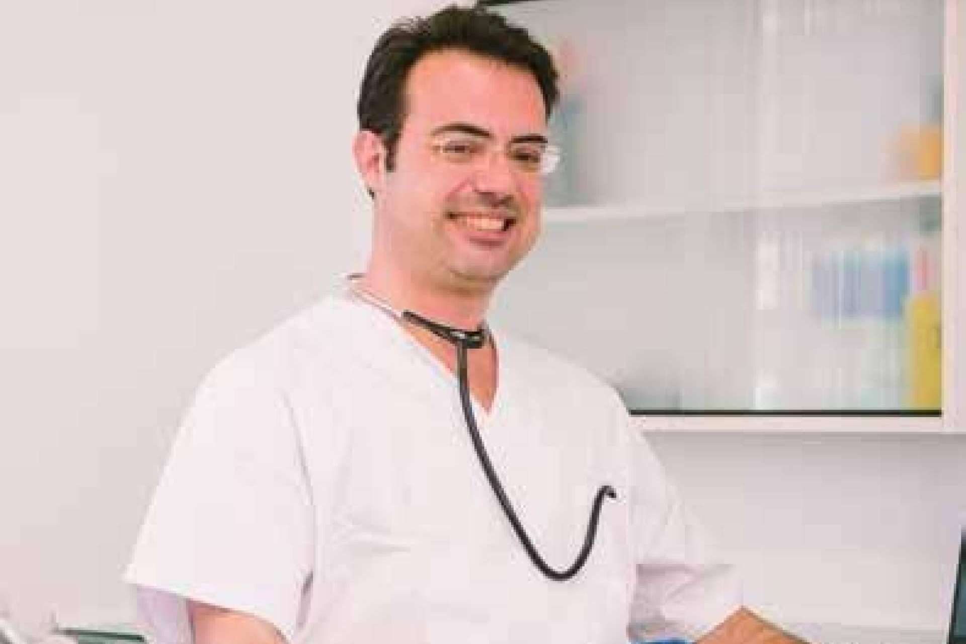 Juan Dopico San Martín; El dentista de élite en Noreña que redefine la estética dental en España