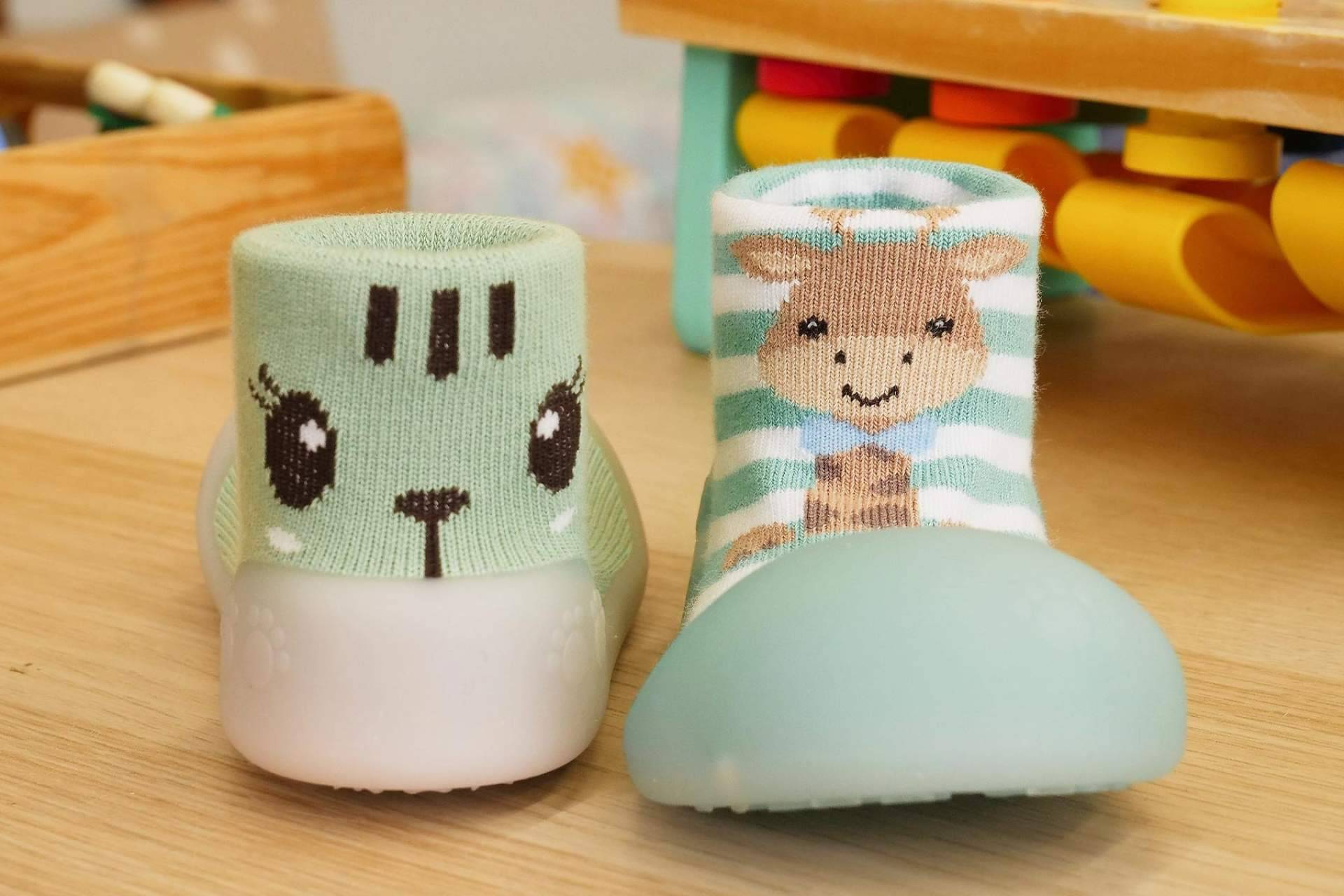 Zapatos barefoot para primeros pasos; guía definitiva para elegir calzado infantil
