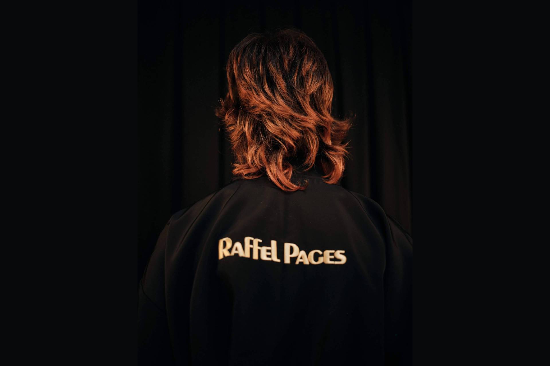 Cabellos Brunettes y uñas efecto Naked son las tendencias para otoño de Raffel Pages
