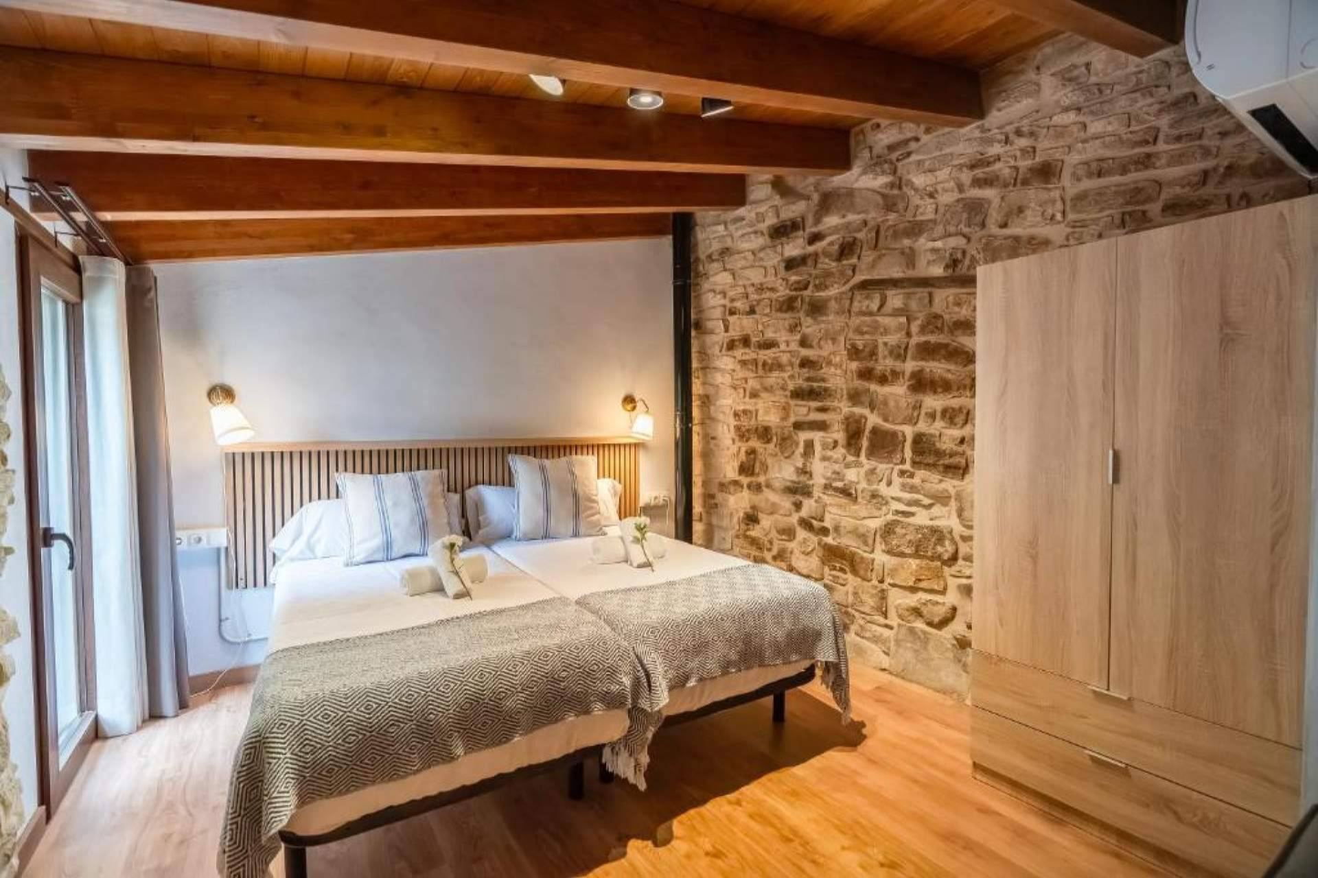 Una casita de pueblo rural en Cataluña donde el tiempo se detiene; así es La Caseta de Freixenet