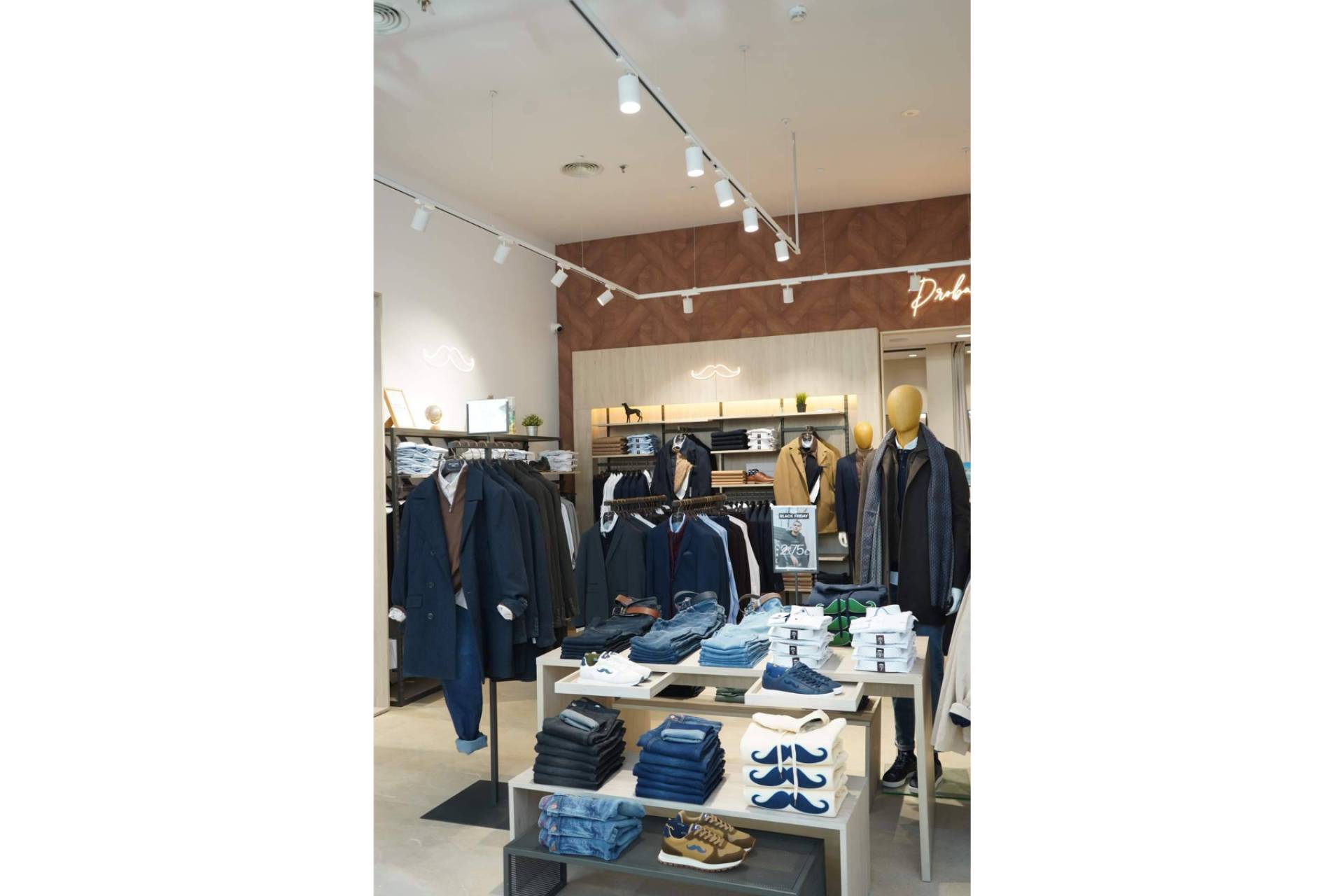 Núñez de Arenas desembarca en Andalucía; Granada acoge la primera tienda en la Región en el Marco de su 50 aniversario