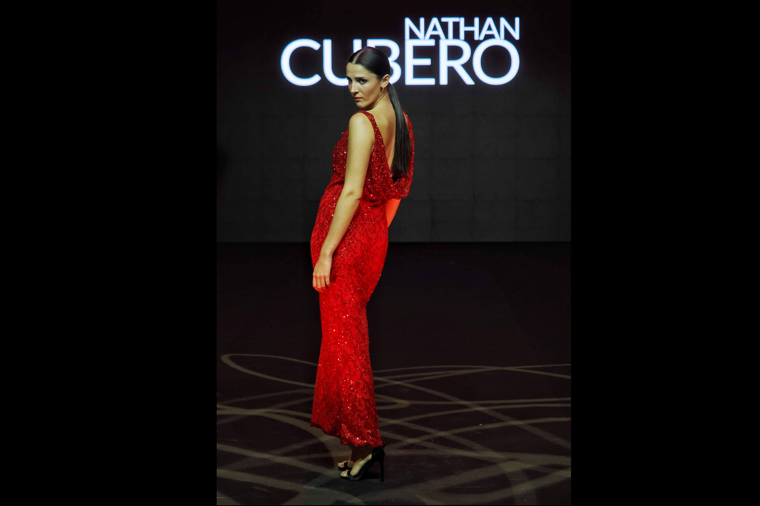 Nathan Cubero consolida su posicionamiento en el Bridal de lujo contemporáneo en Atelier Couture